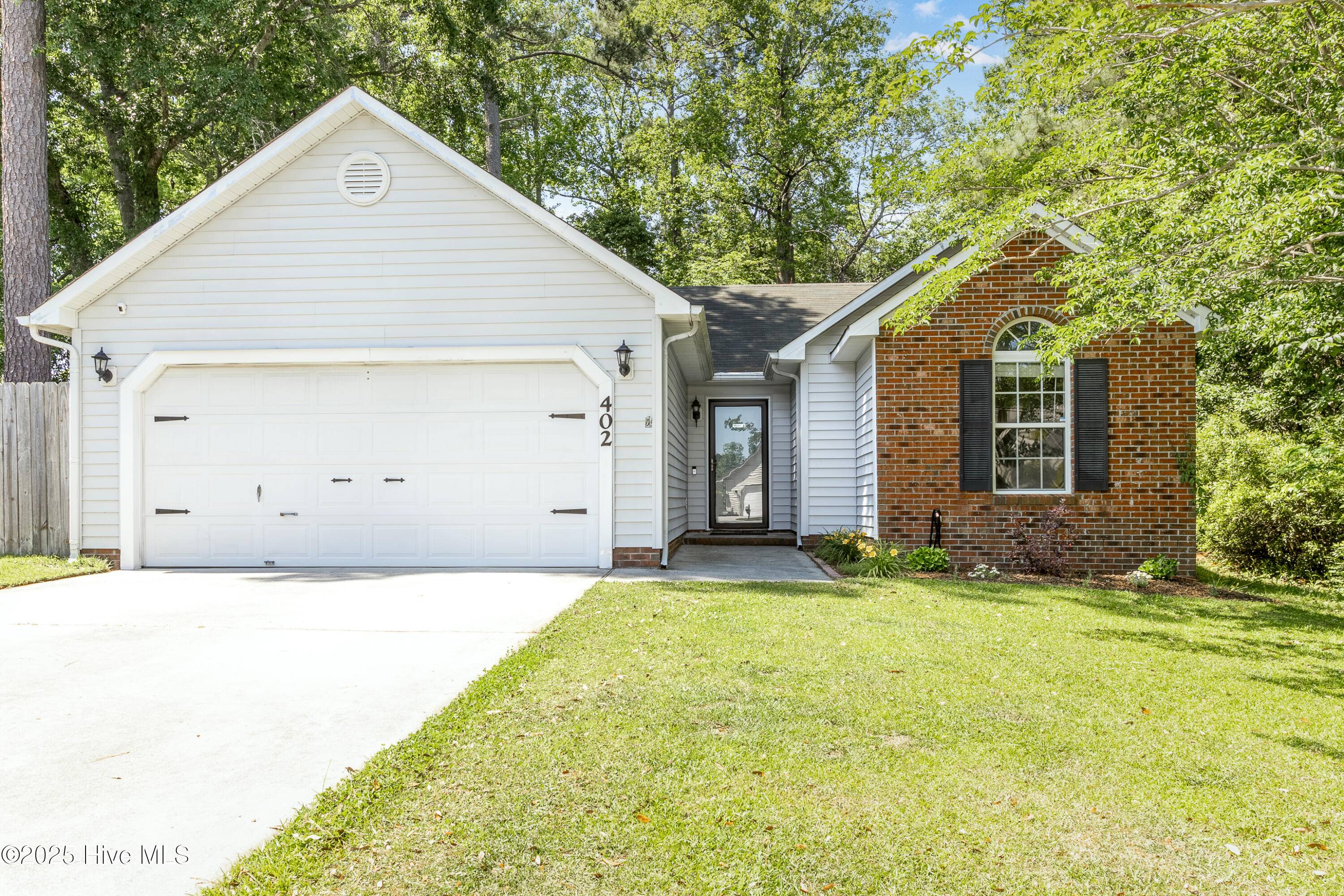 402 Pebble Lane Property Photo