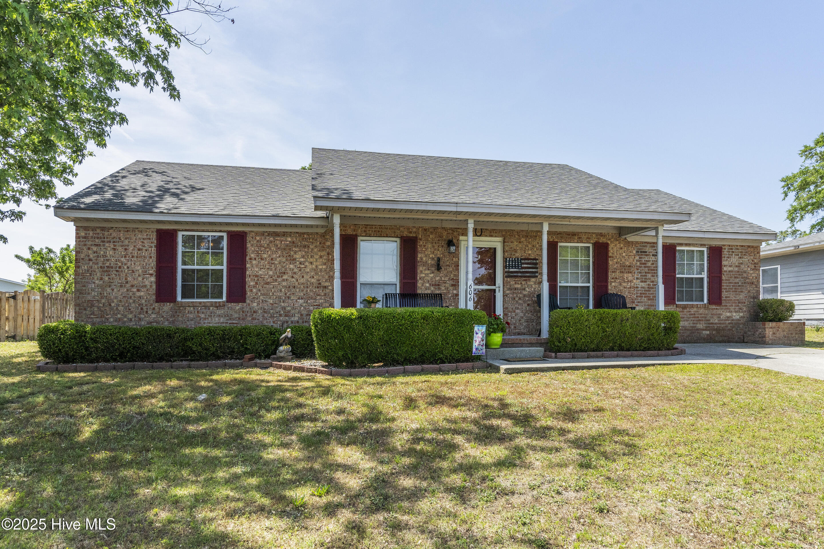 606 Manassas Drive Property Photo 3