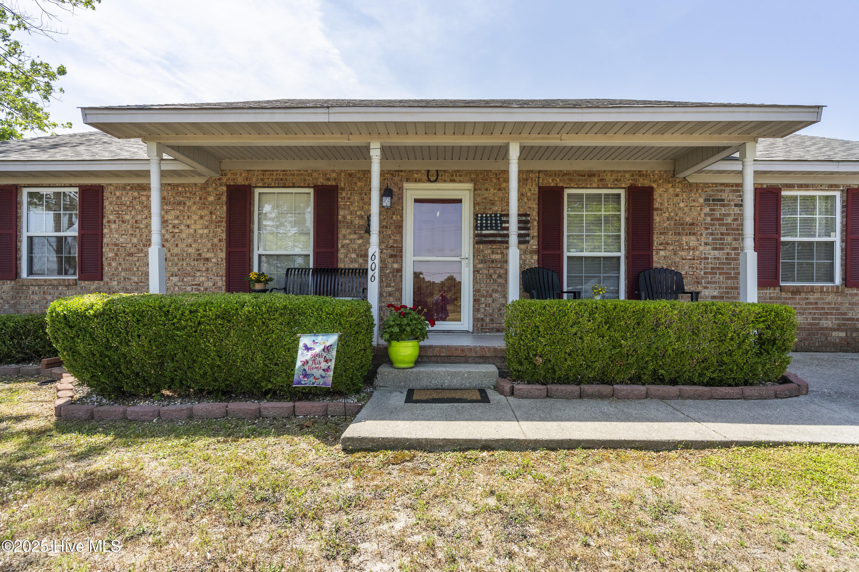 606 Manassas Drive Property Photo 4