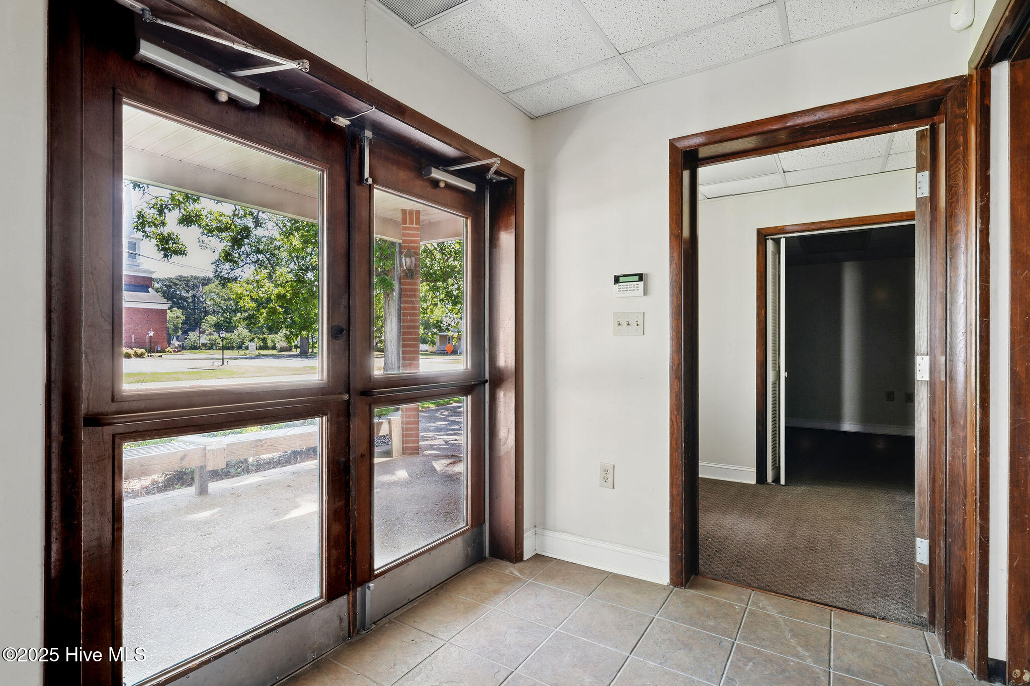 107/109 N Center Street Property Photo 4