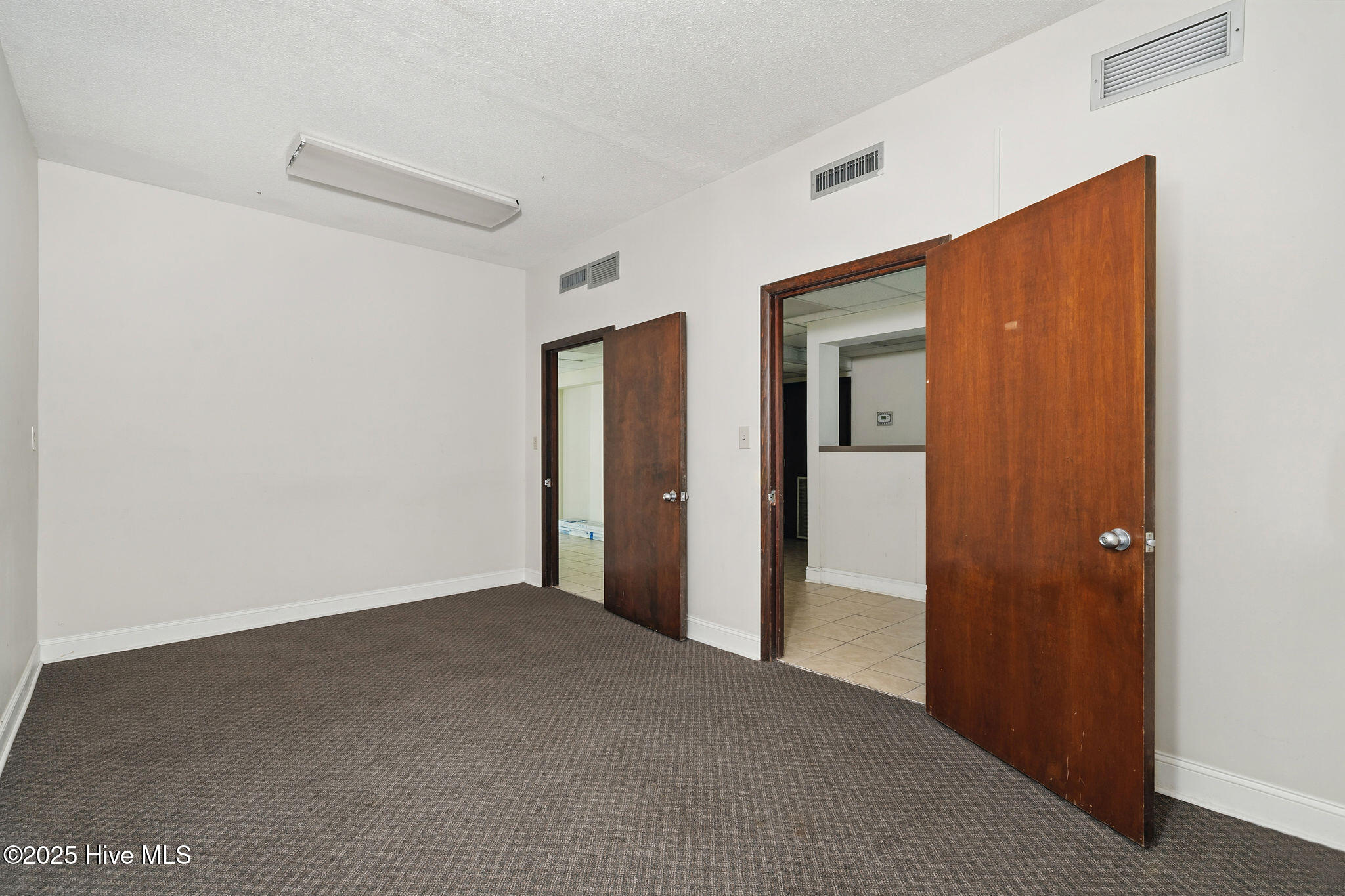 107/109 N Center Street Property Photo 11