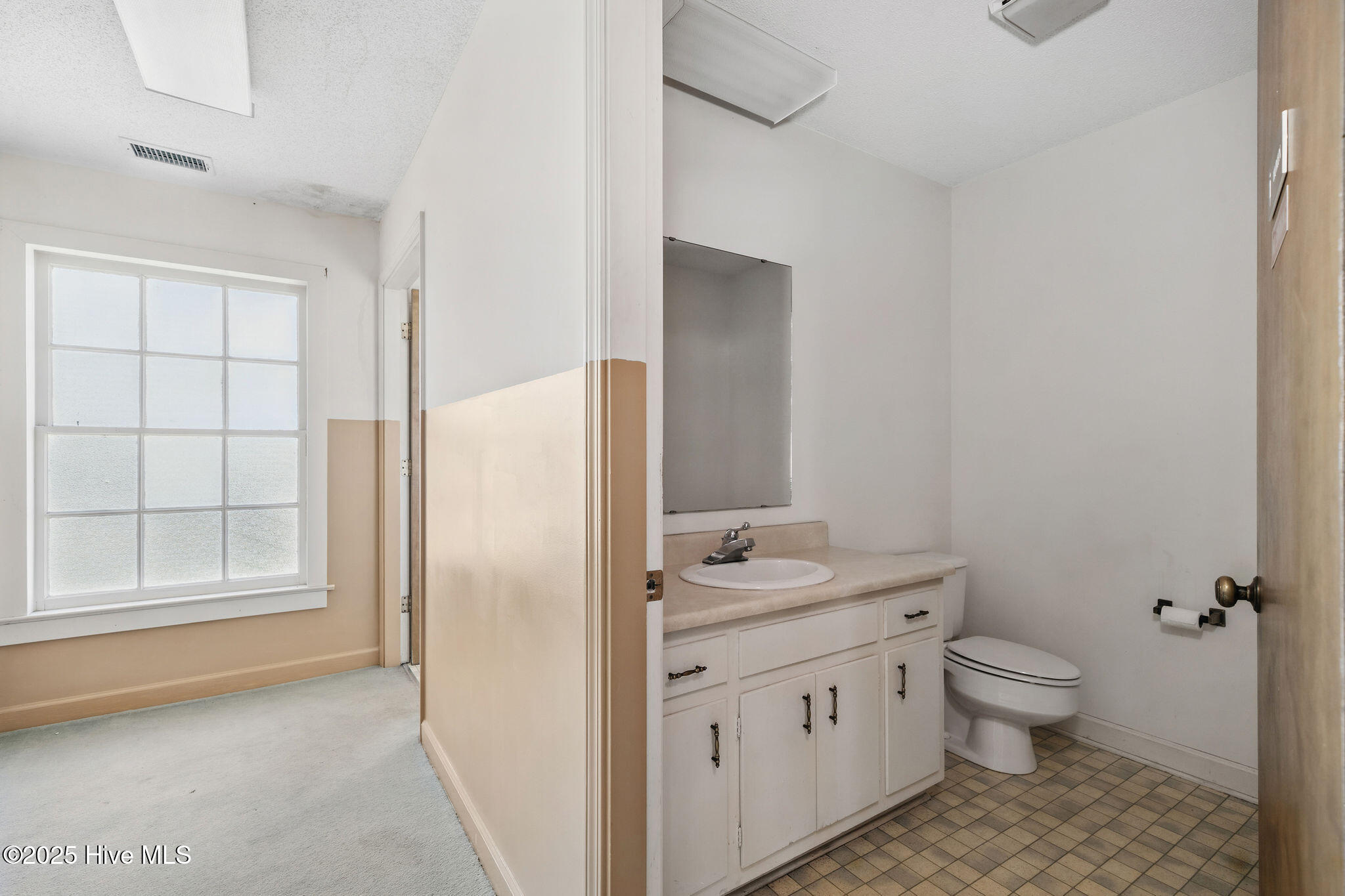 107/109 N Center Street Property Photo 23