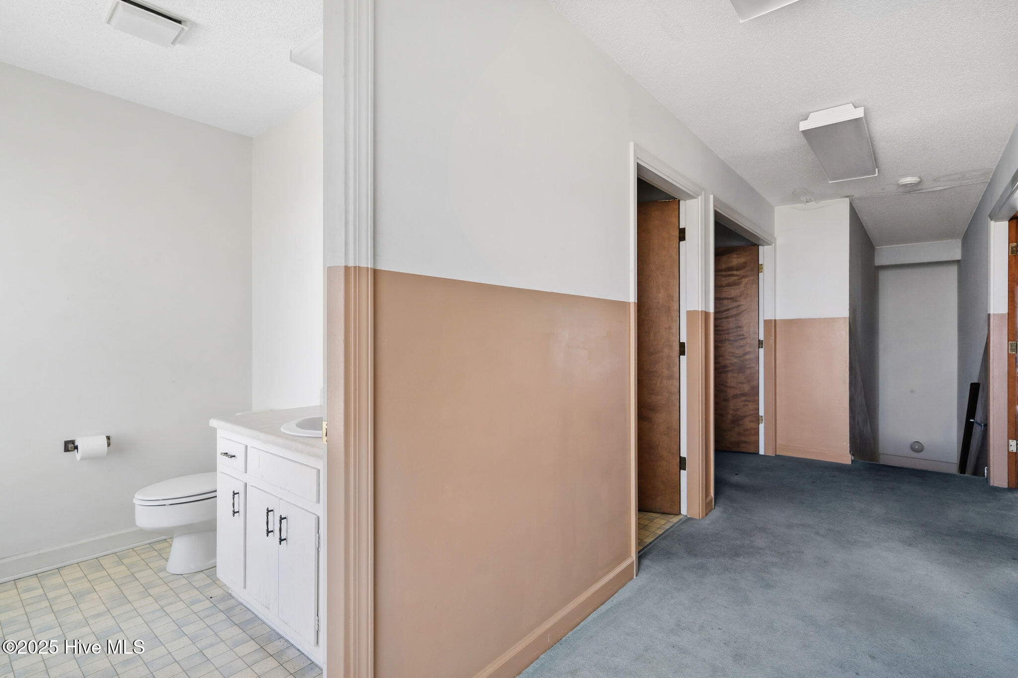 107/109 N Center Street Property Photo 24