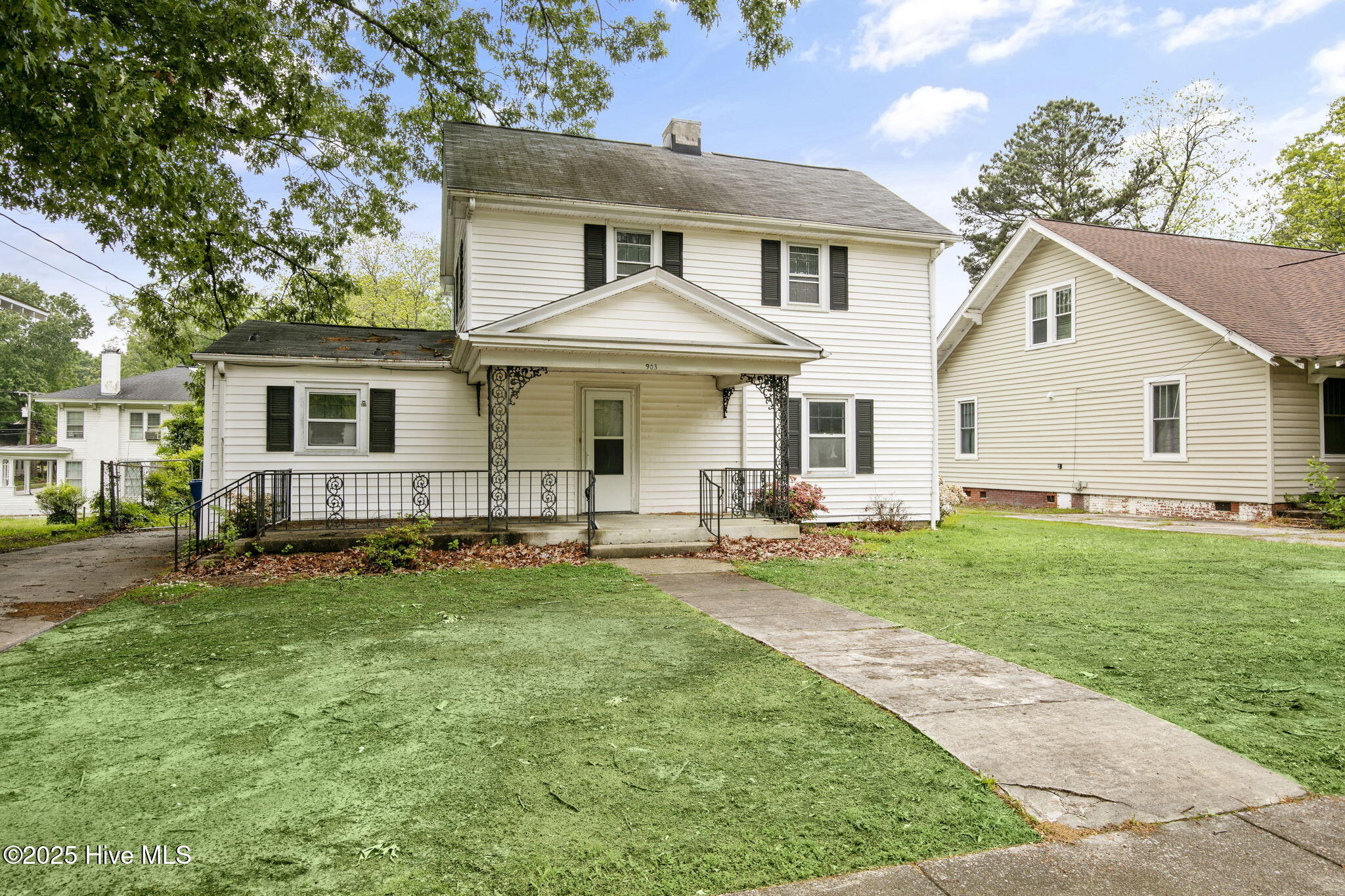 903 Lee Street Property Photo
