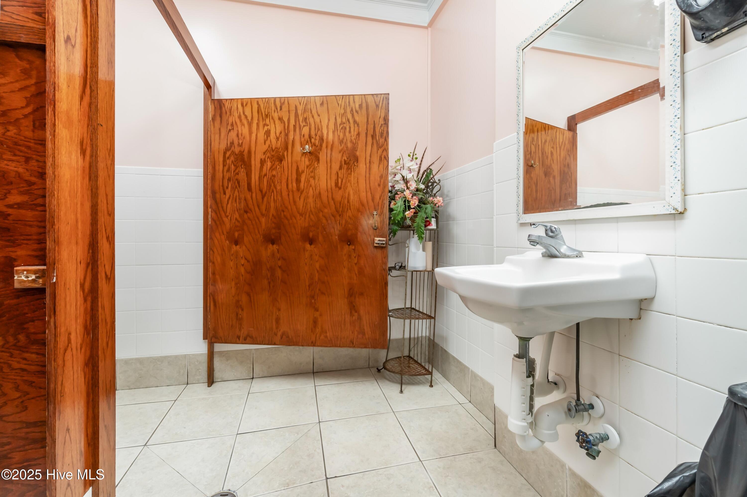 303 South Avenue Property Photo 18