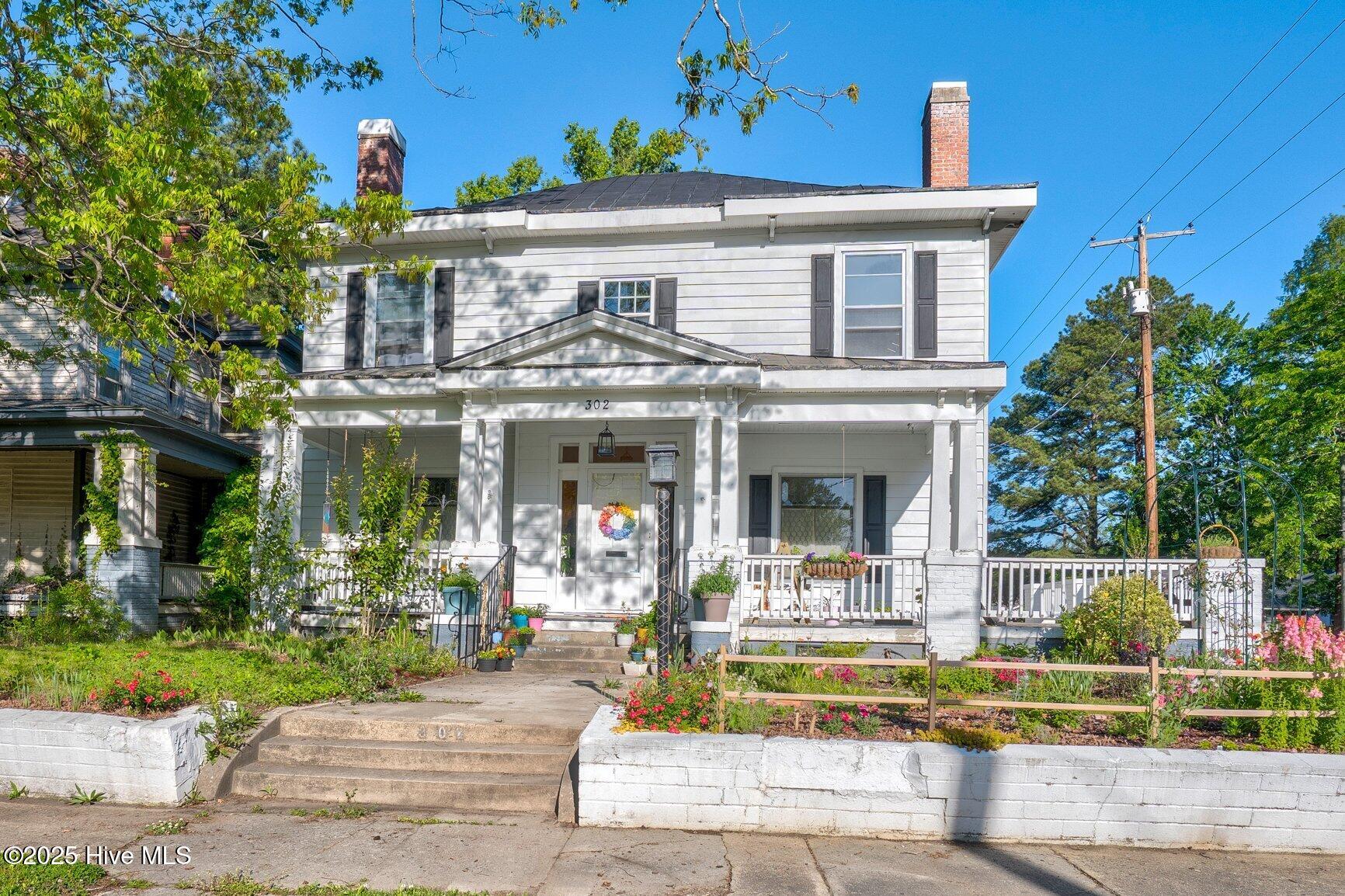 302 Villa Street Property Photo
