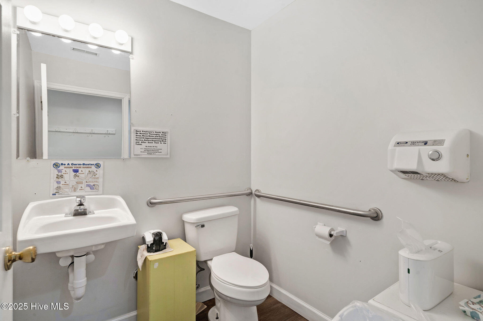 213 S Wright Street Property Photo 13
