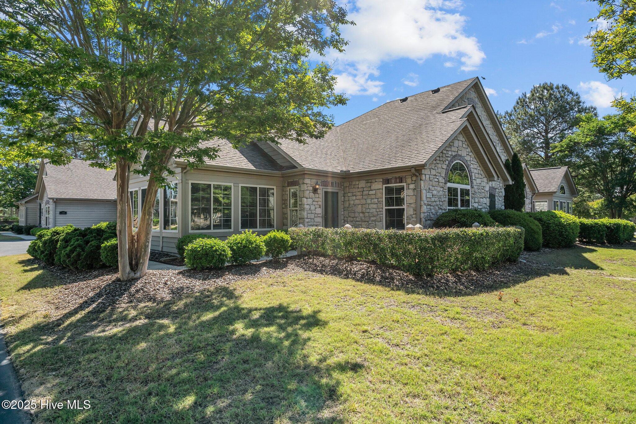 116 W Chelsea Court Property Photo