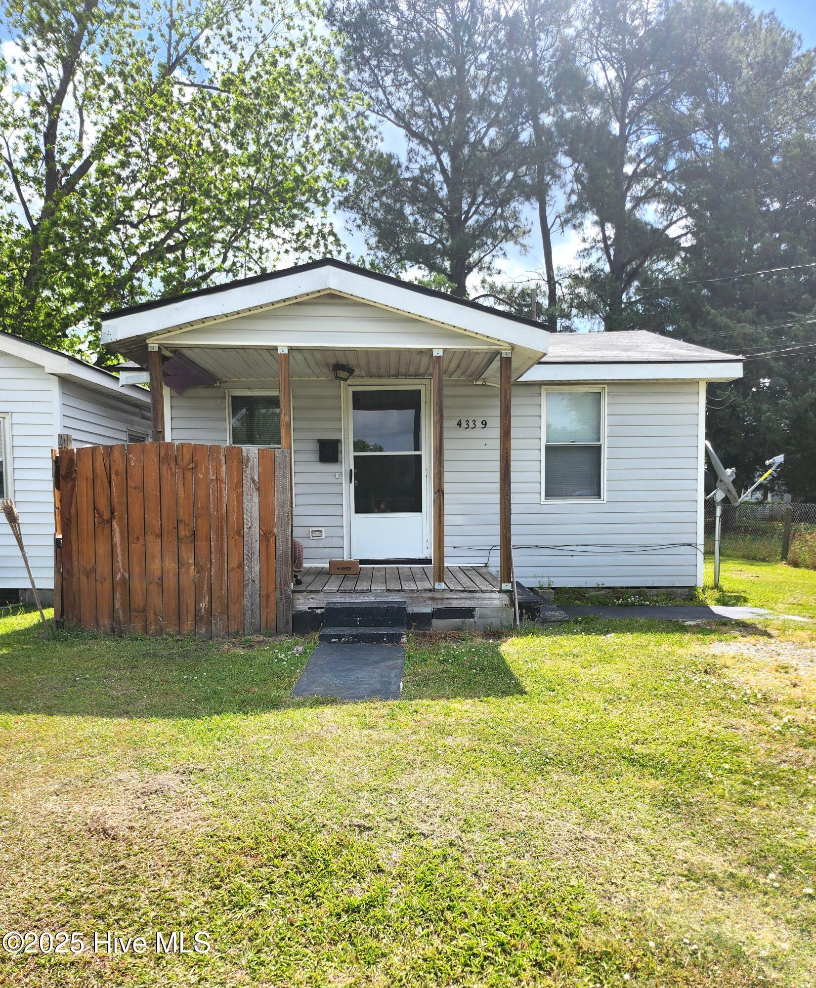 4339 New Street Property Photo
