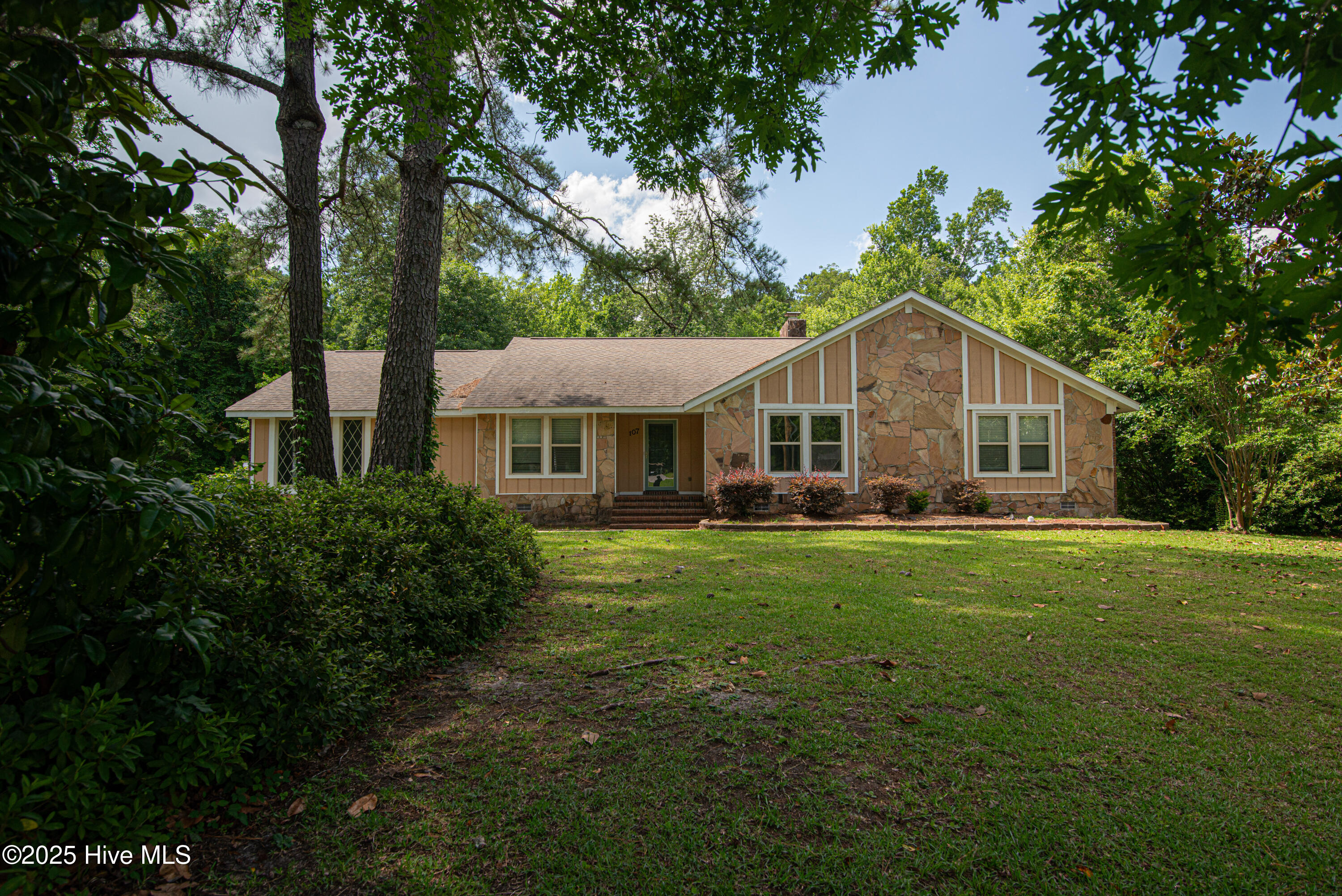 107 Courtland Drive Property Photo