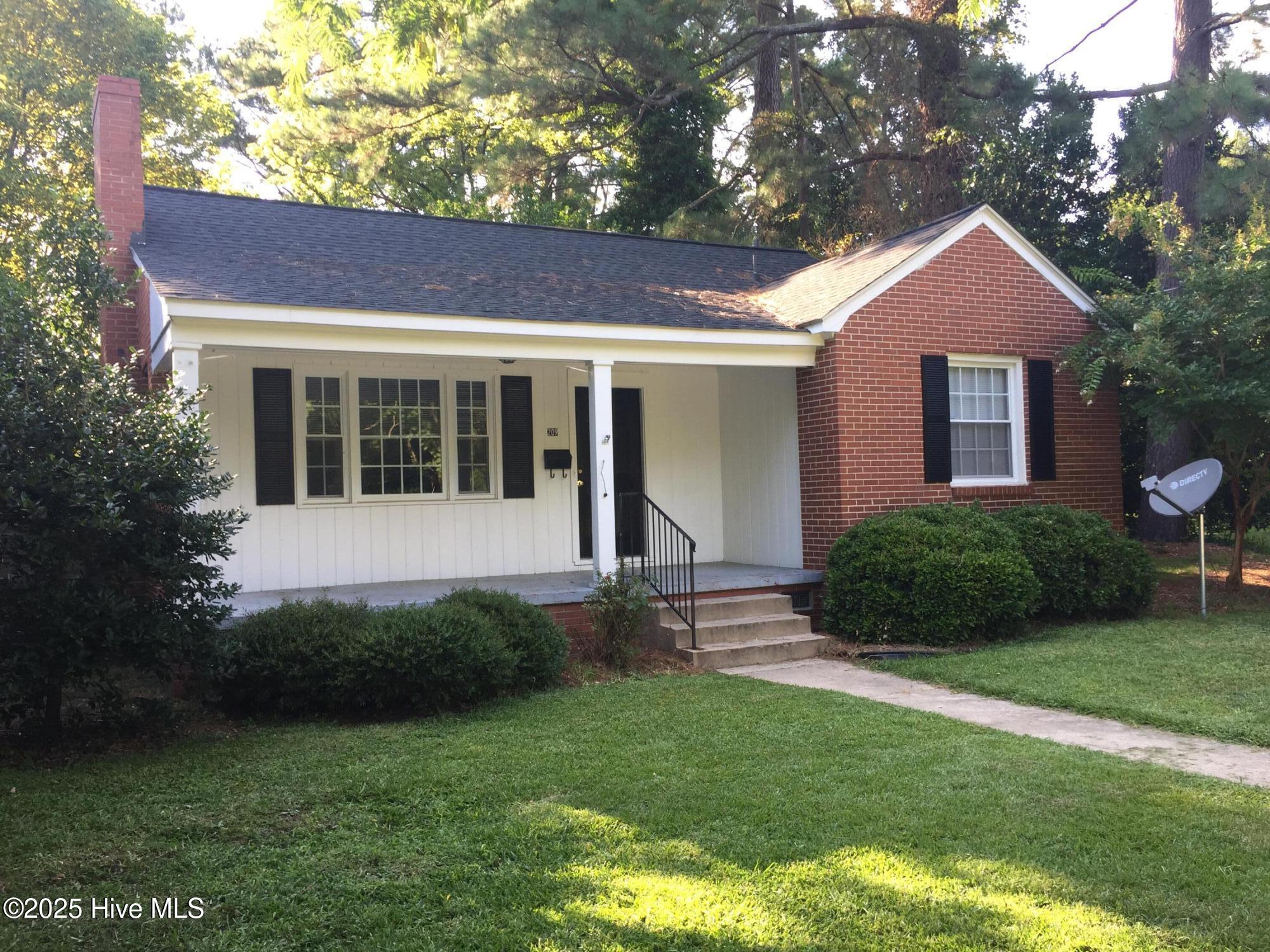 209 N Library Street Property Photo