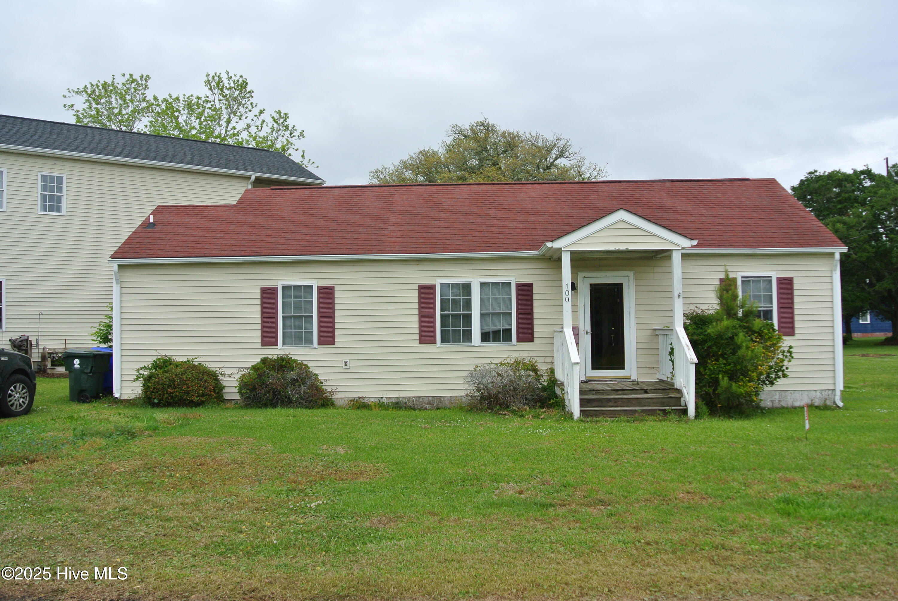 100 Circle Drive Property Photo