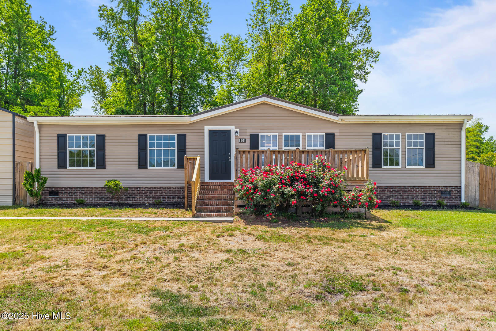 105 Cutlass Street Property Photo