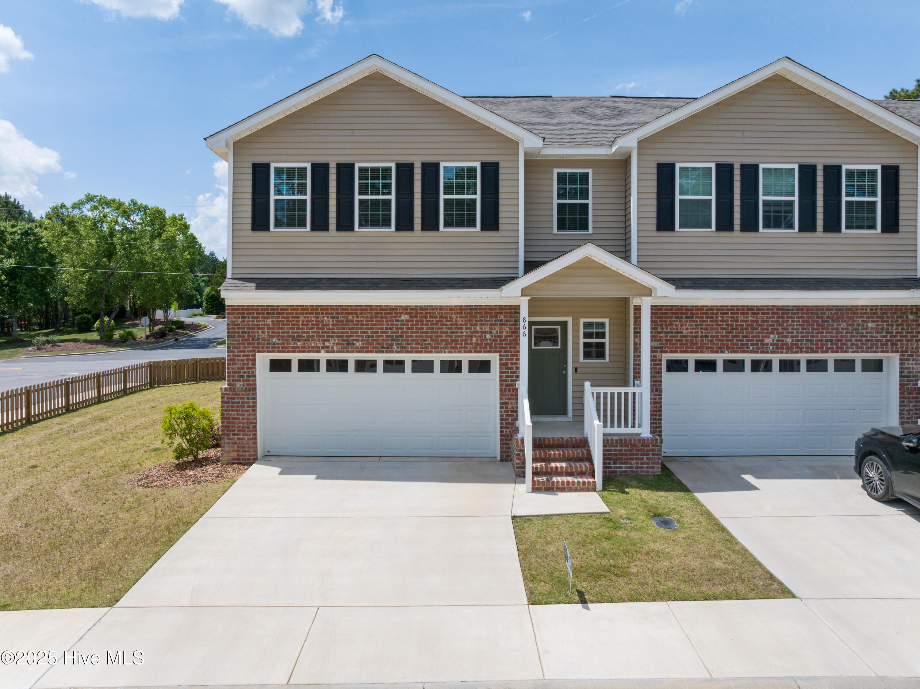 866 Ducks Landing Property Photo