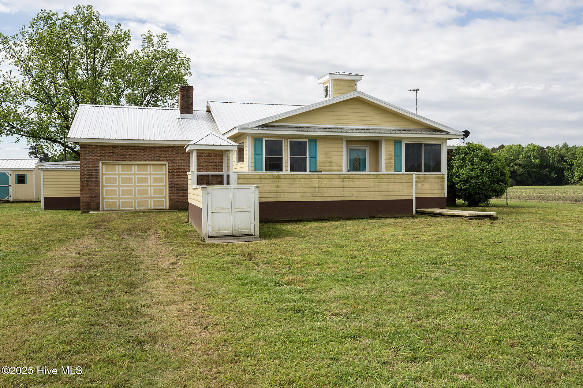 993 Lake Road Property Photo 1
