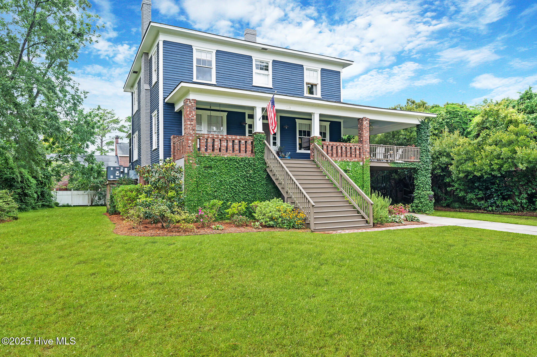 113 Isabella Avenue Property Photo