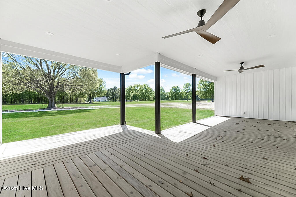 1104 Soundside Road Property Photo 6