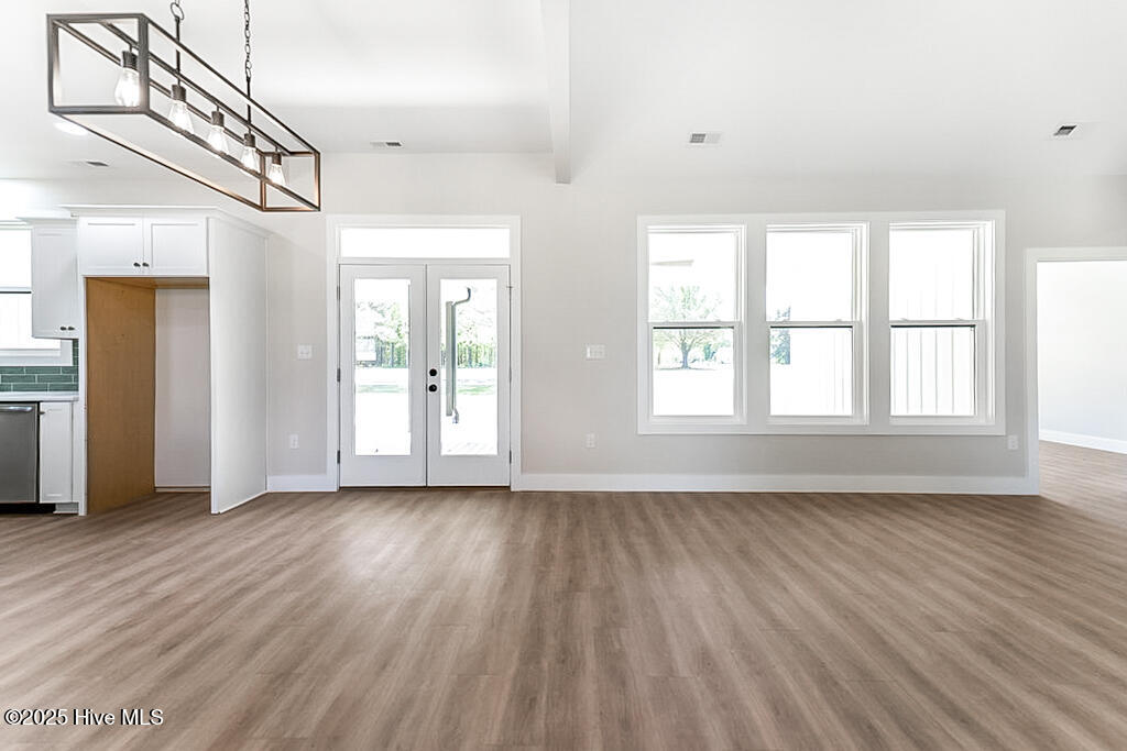 1104 Soundside Road Property Photo 11