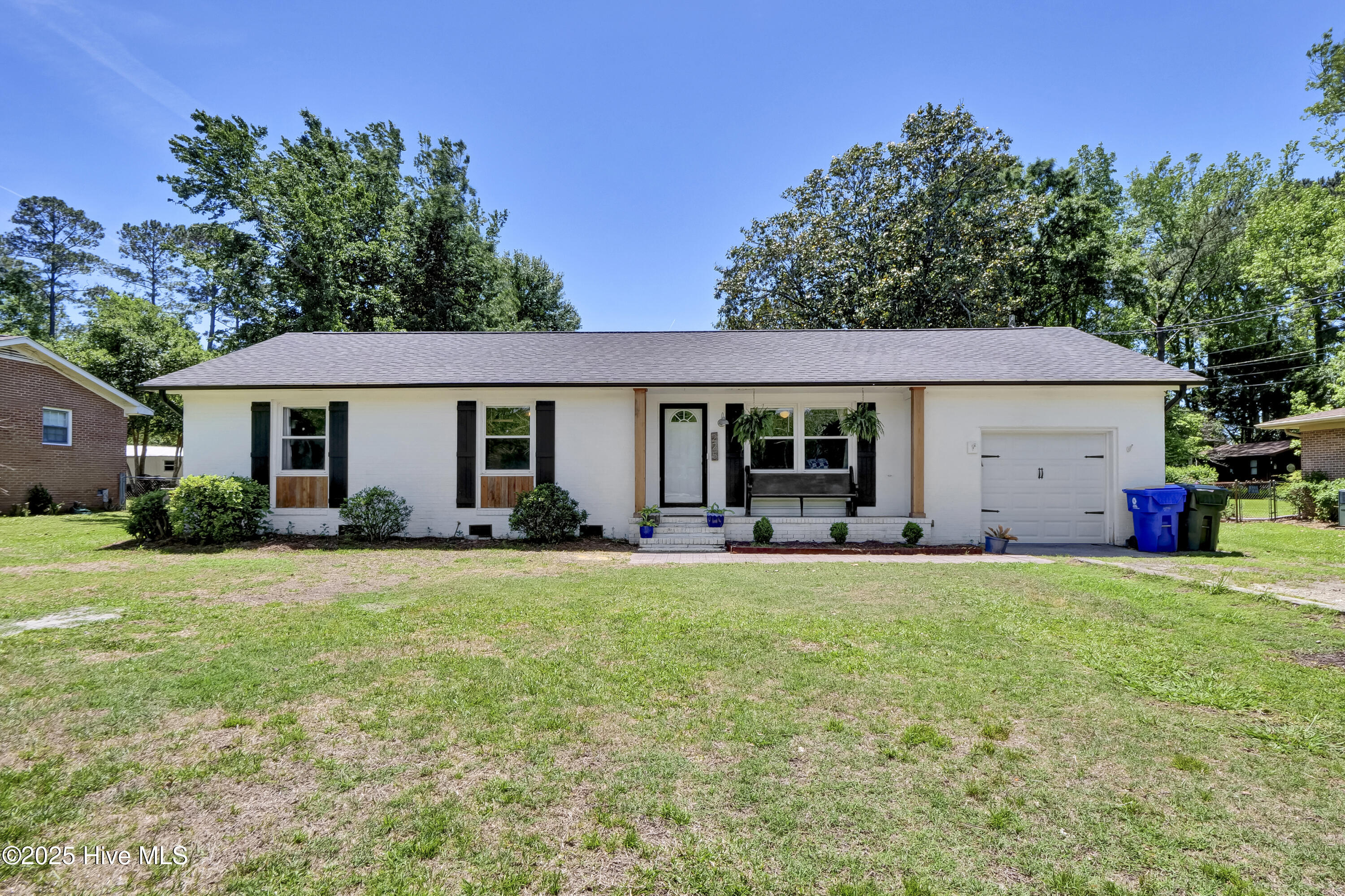 225 Mohican Trail Property Photo