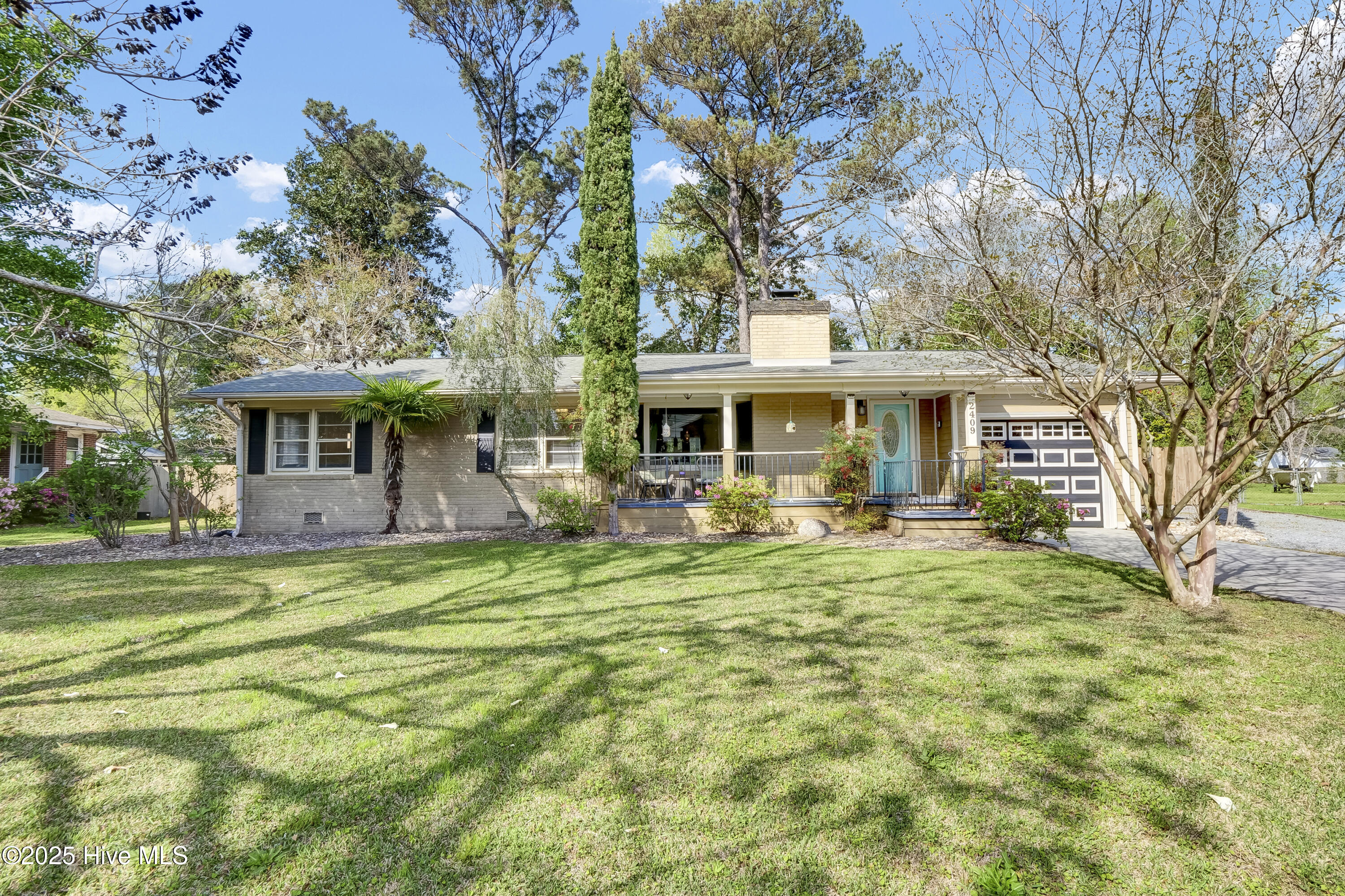 2409 Westminister Way Property Photo 1