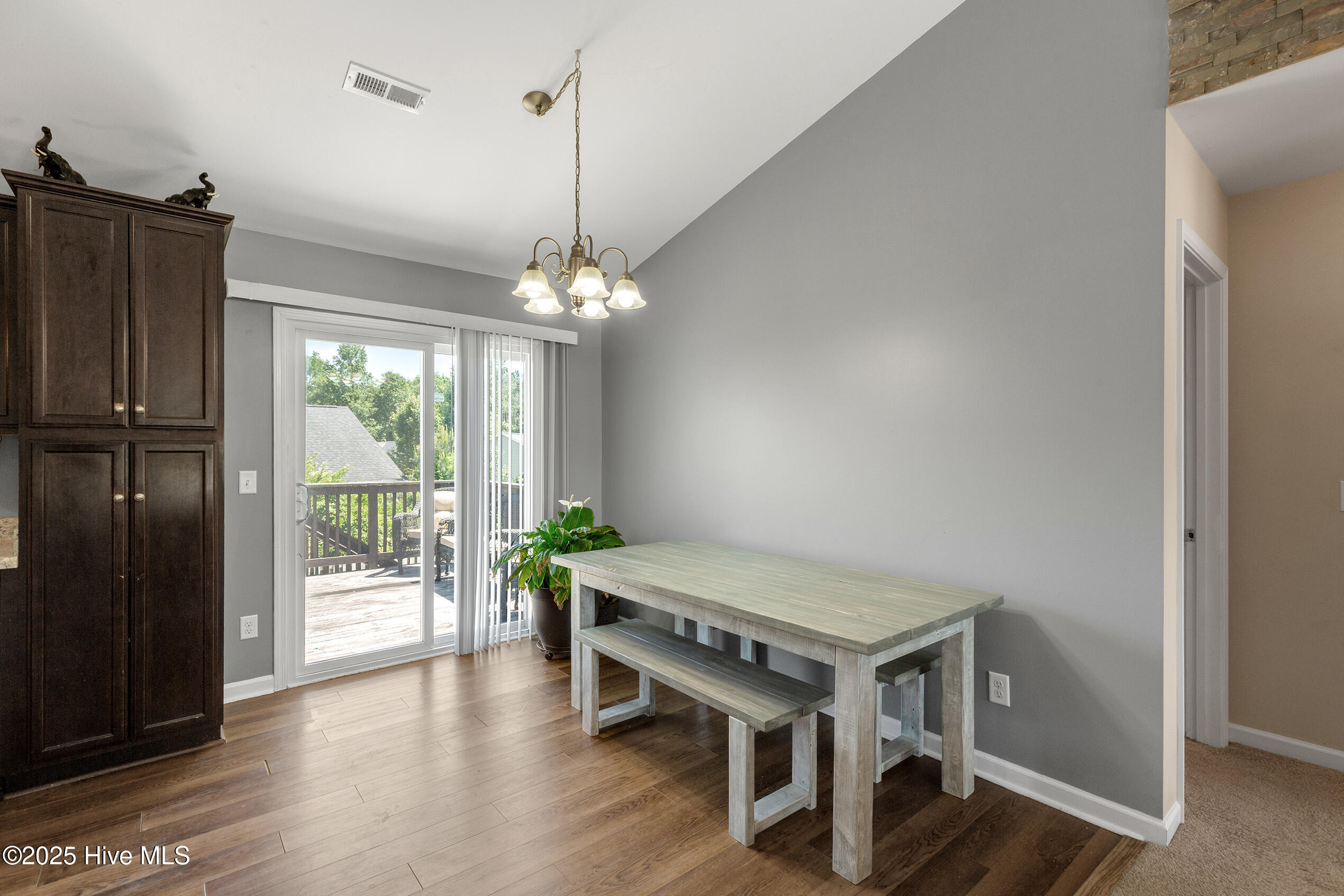 1511 Reagan Court Property Photo 9