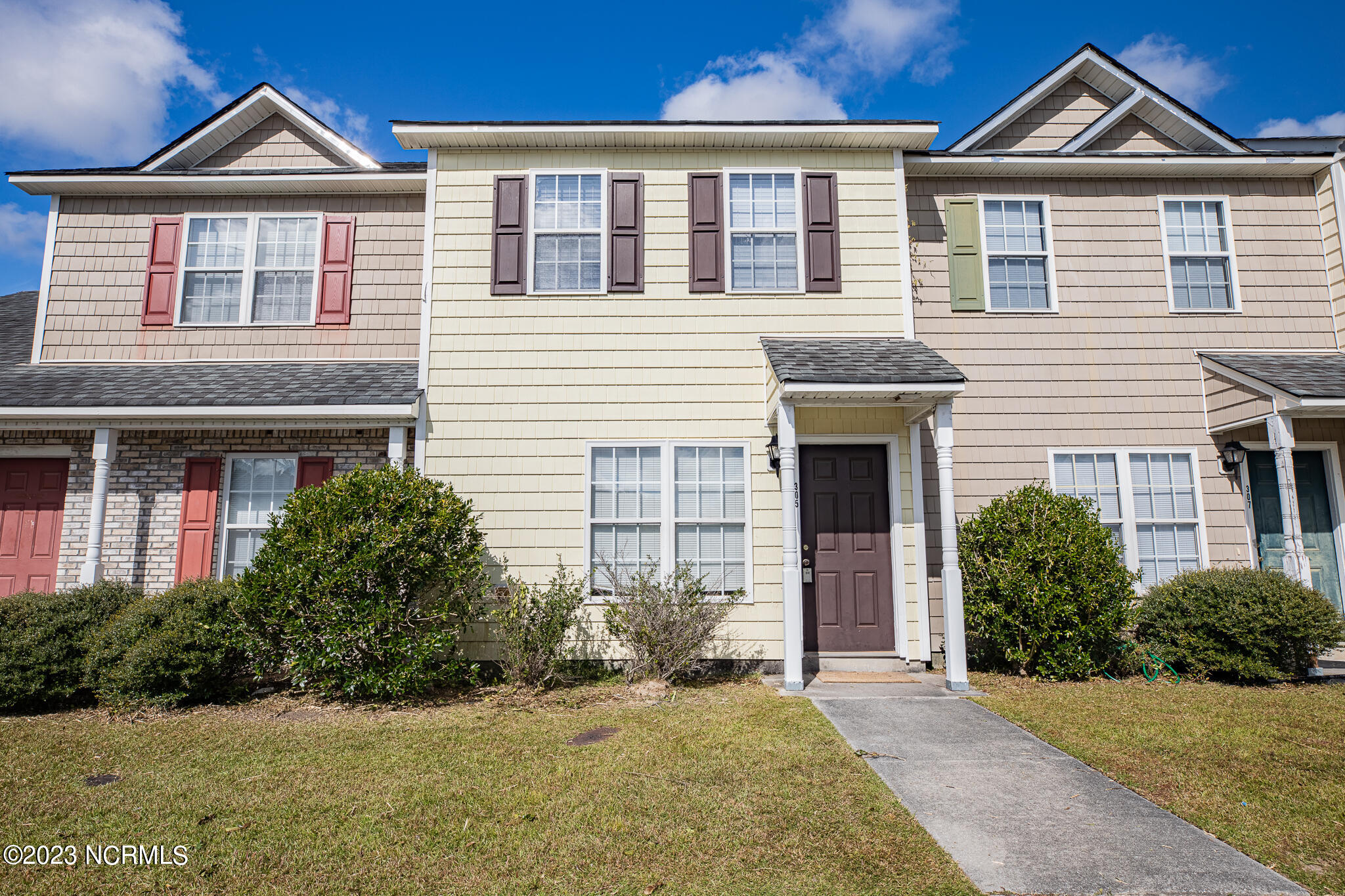 305 Ashwood Drive Property Photo 1