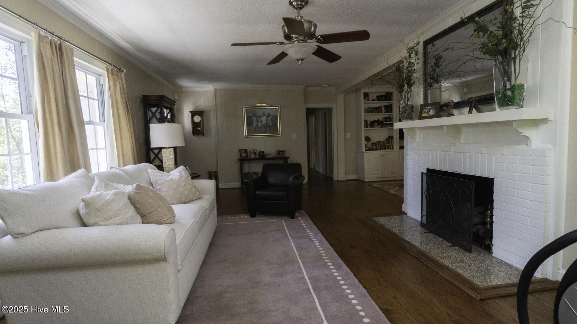 1914 Howard Avenue Property Photo 7
