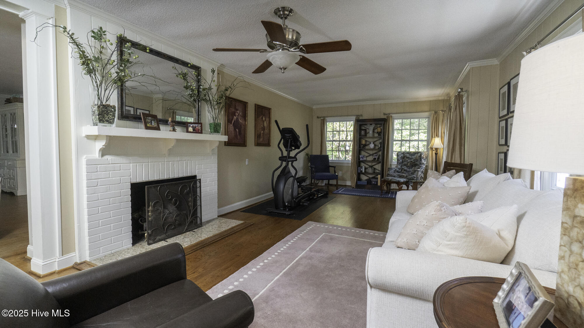 1914 Howard Avenue Property Photo 9
