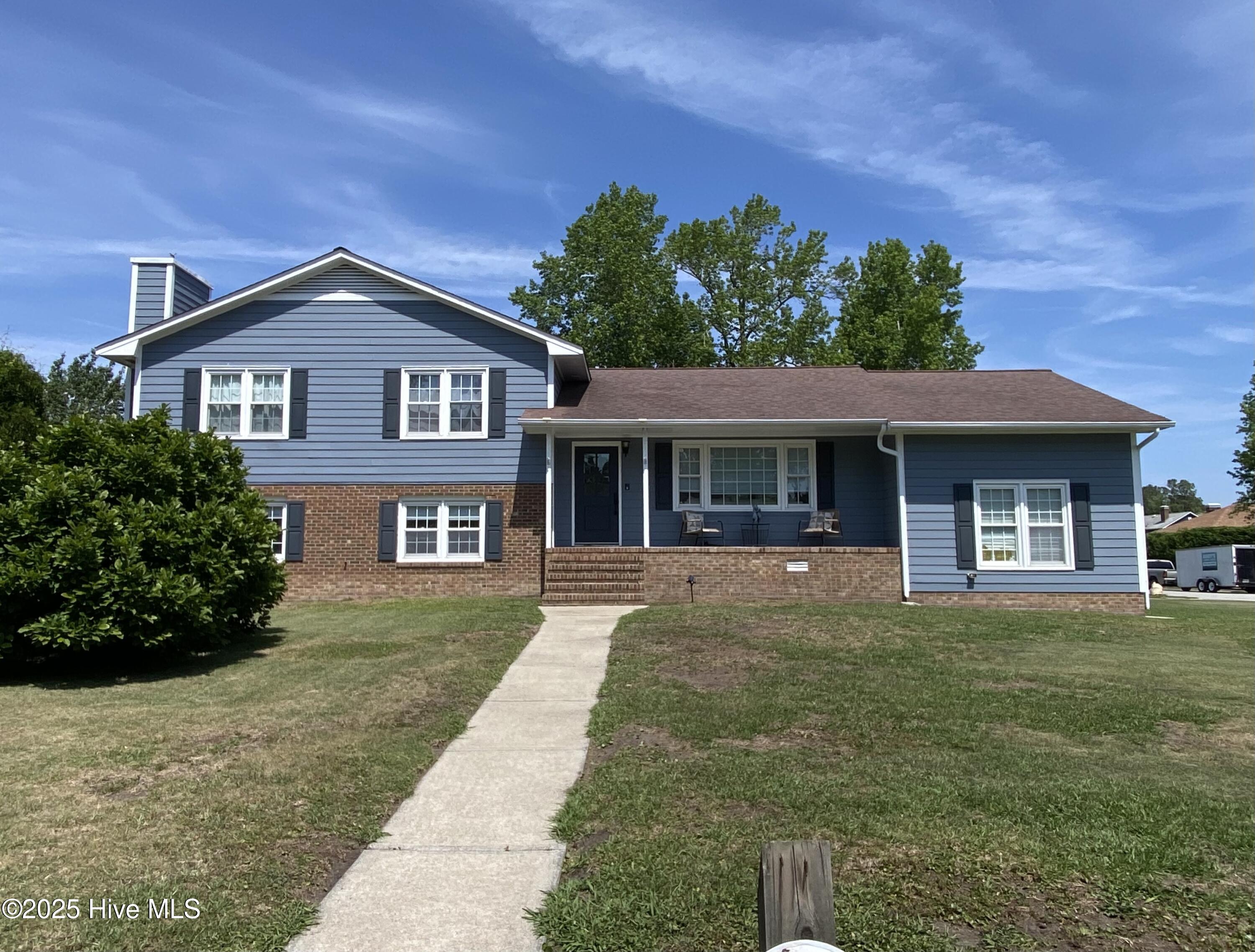 2600 Northwoods Drive Property Photo