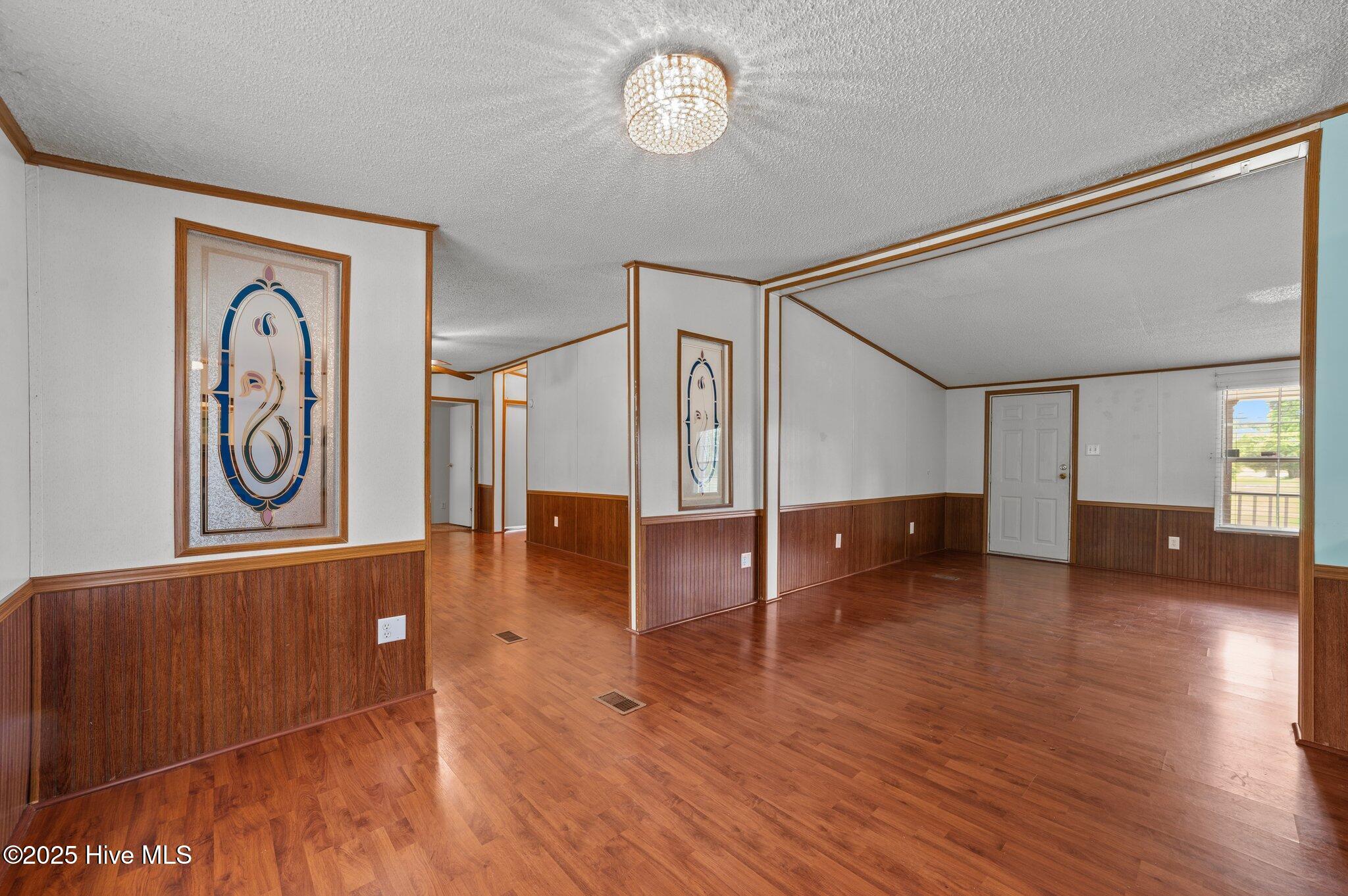 86 Mel Lane Property Photo 23