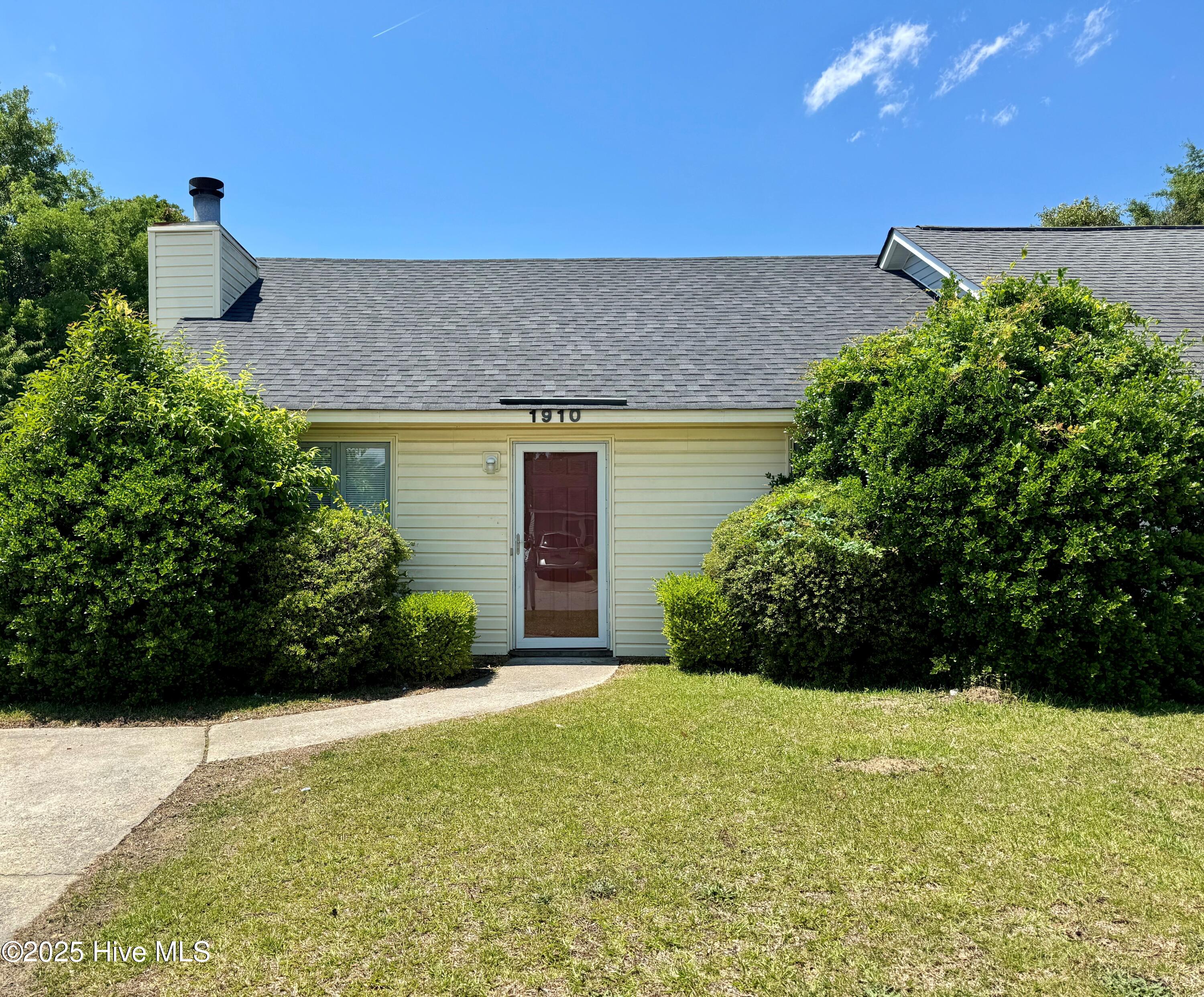 1910 Tiffany Drive Property Photo 1