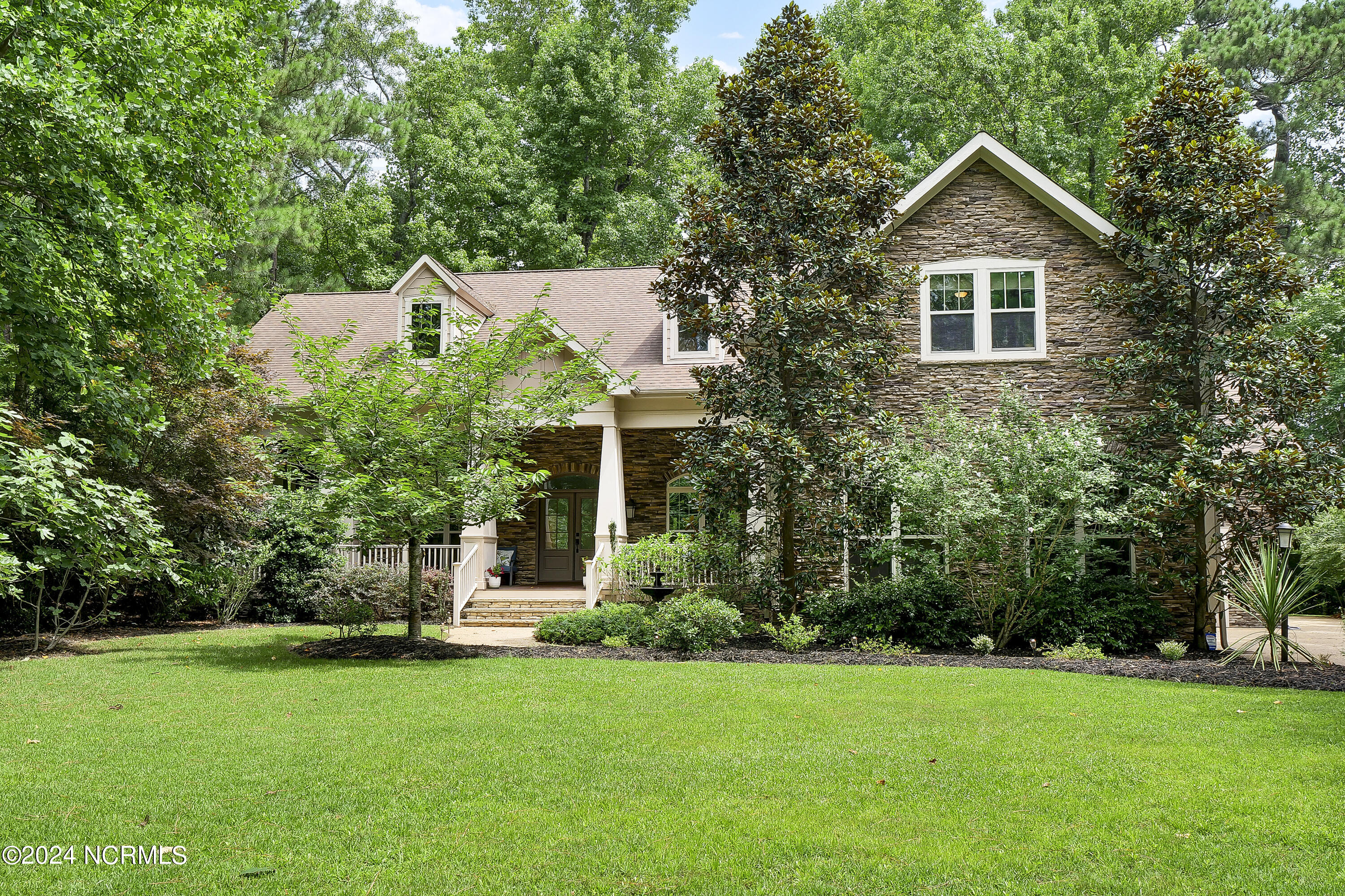 907 Grandview Drive Property Photo 1