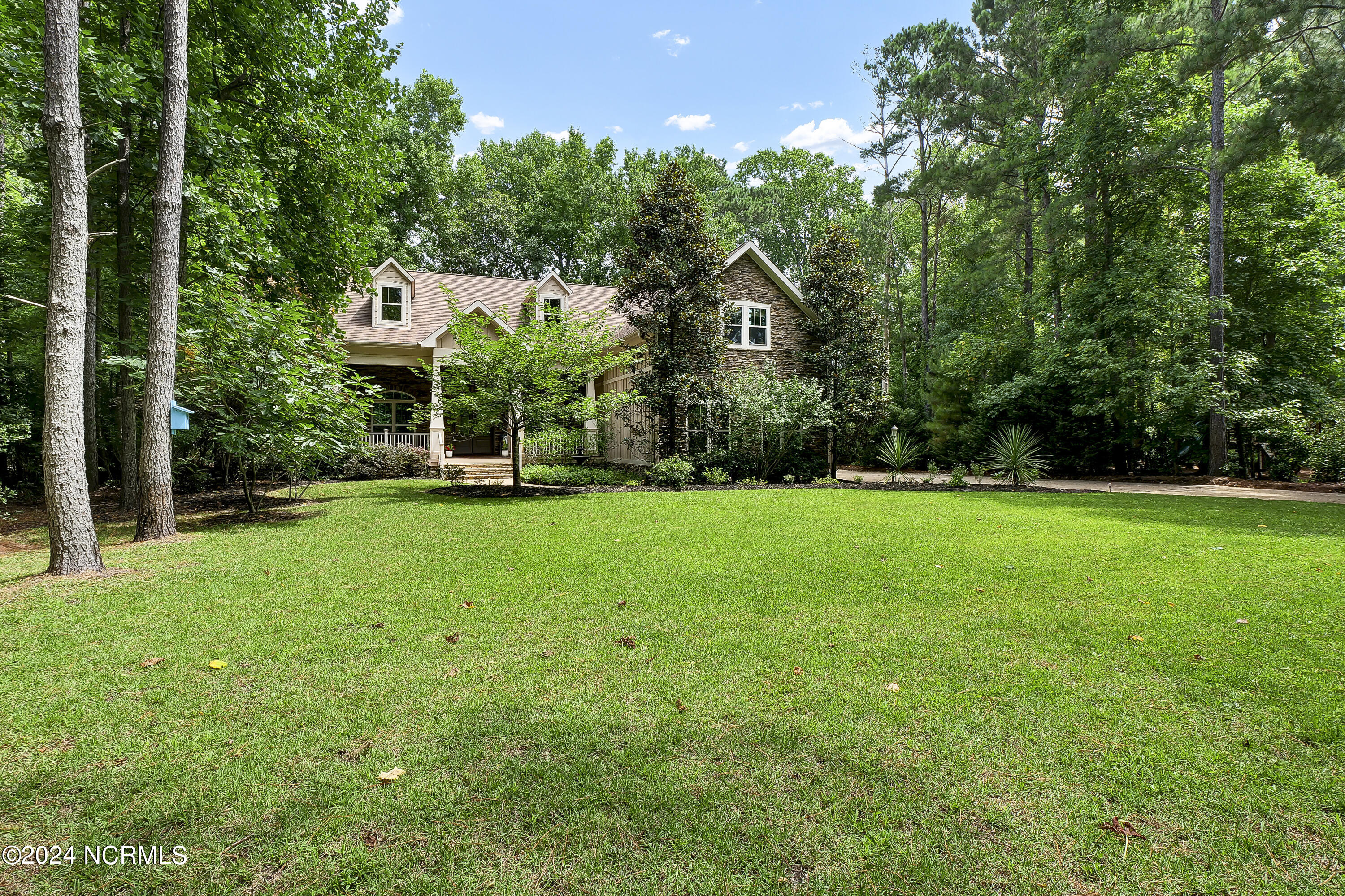 907 Grandview Drive Property Photo 2