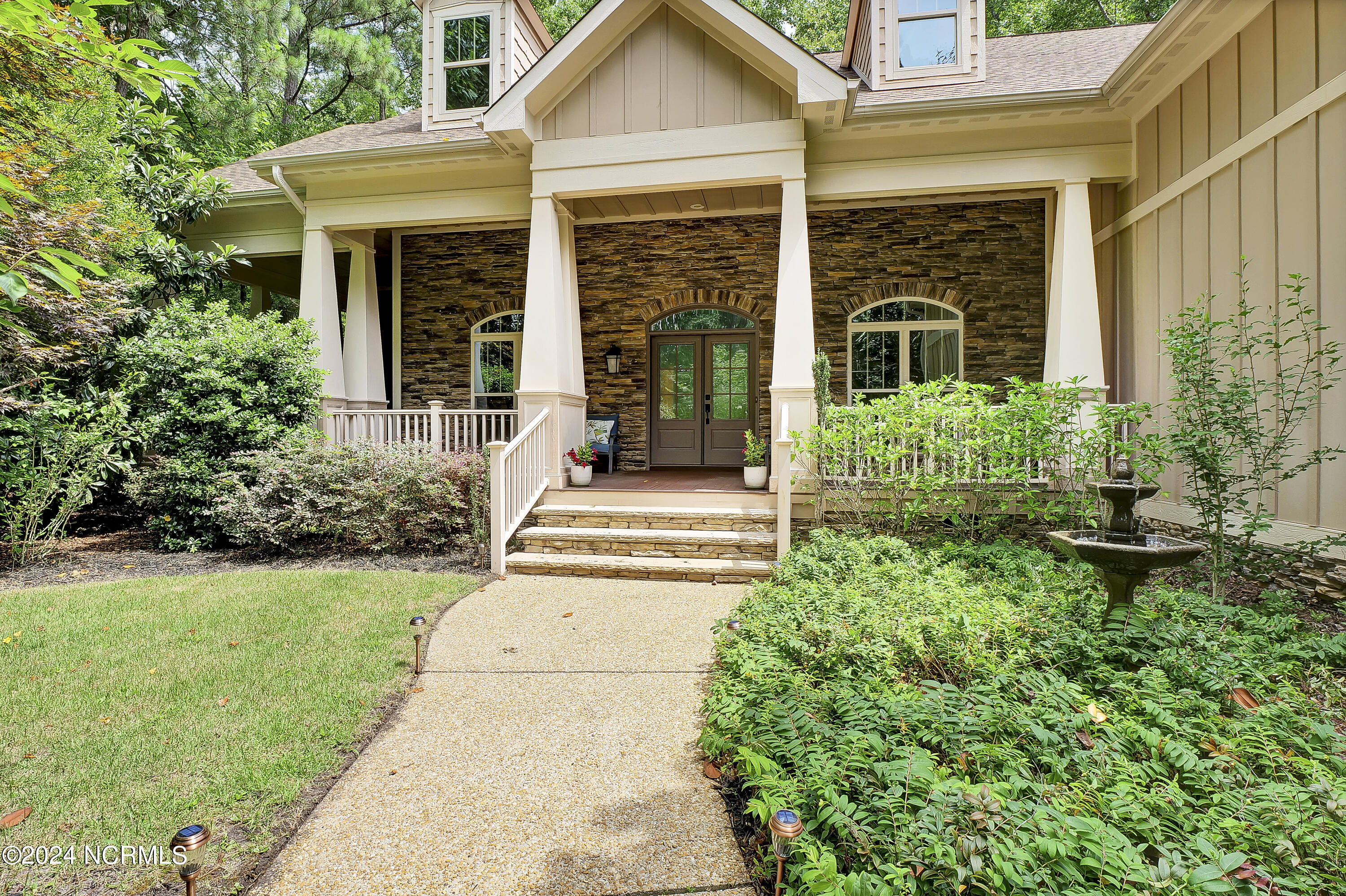 907 Grandview Drive Property Photo 4