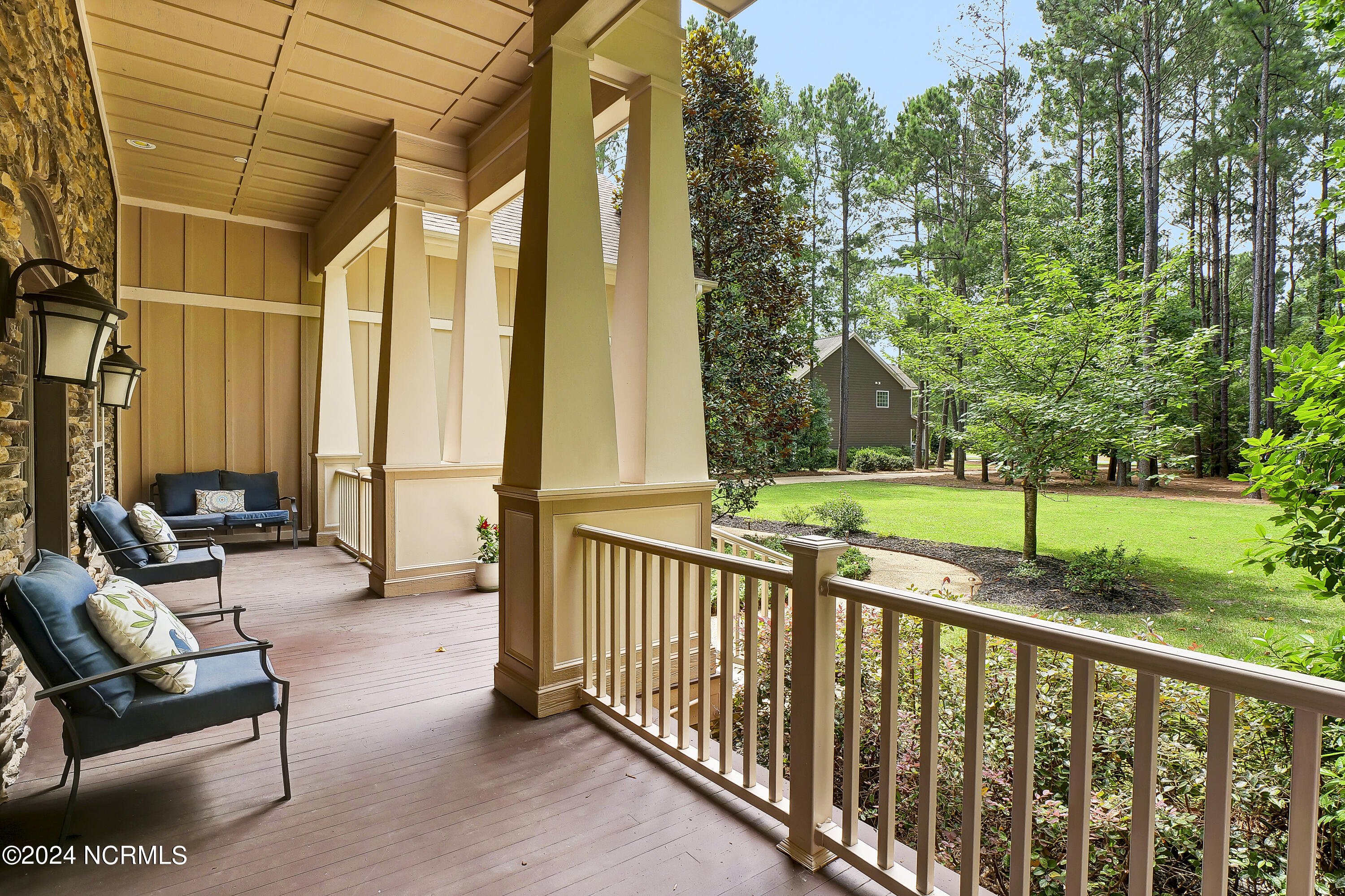 907 Grandview Drive Property Photo 5