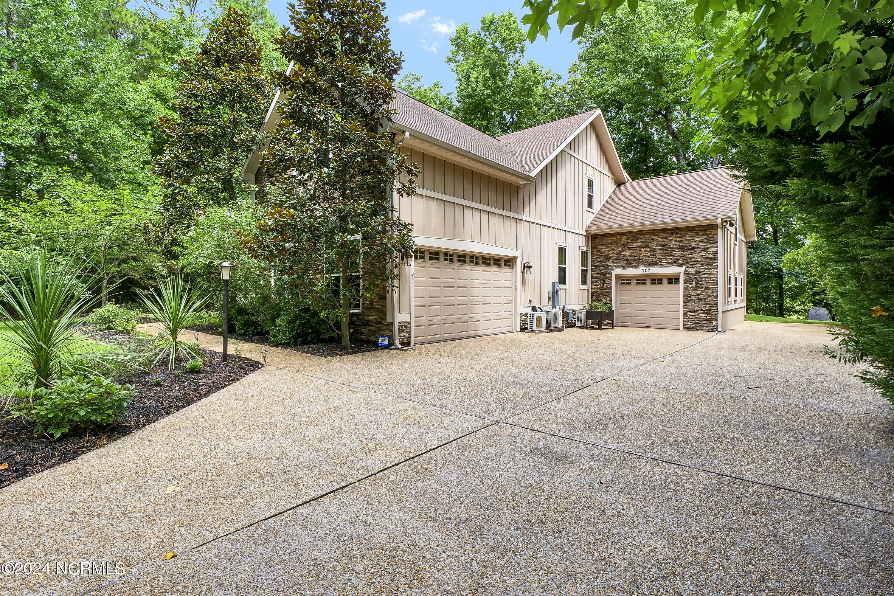 907 Grandview Drive Property Photo 56