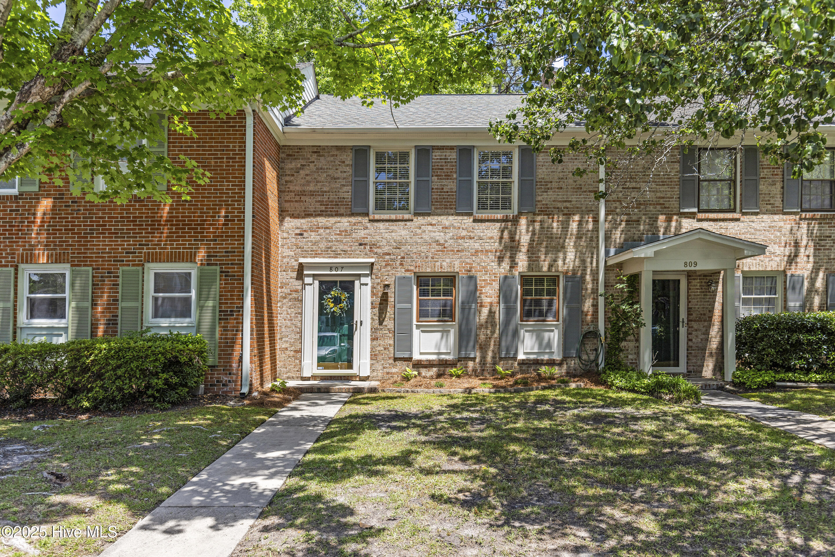807 Seabury Court Property Photo
