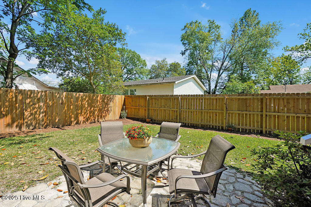 110 Clay Street Property Photo 28