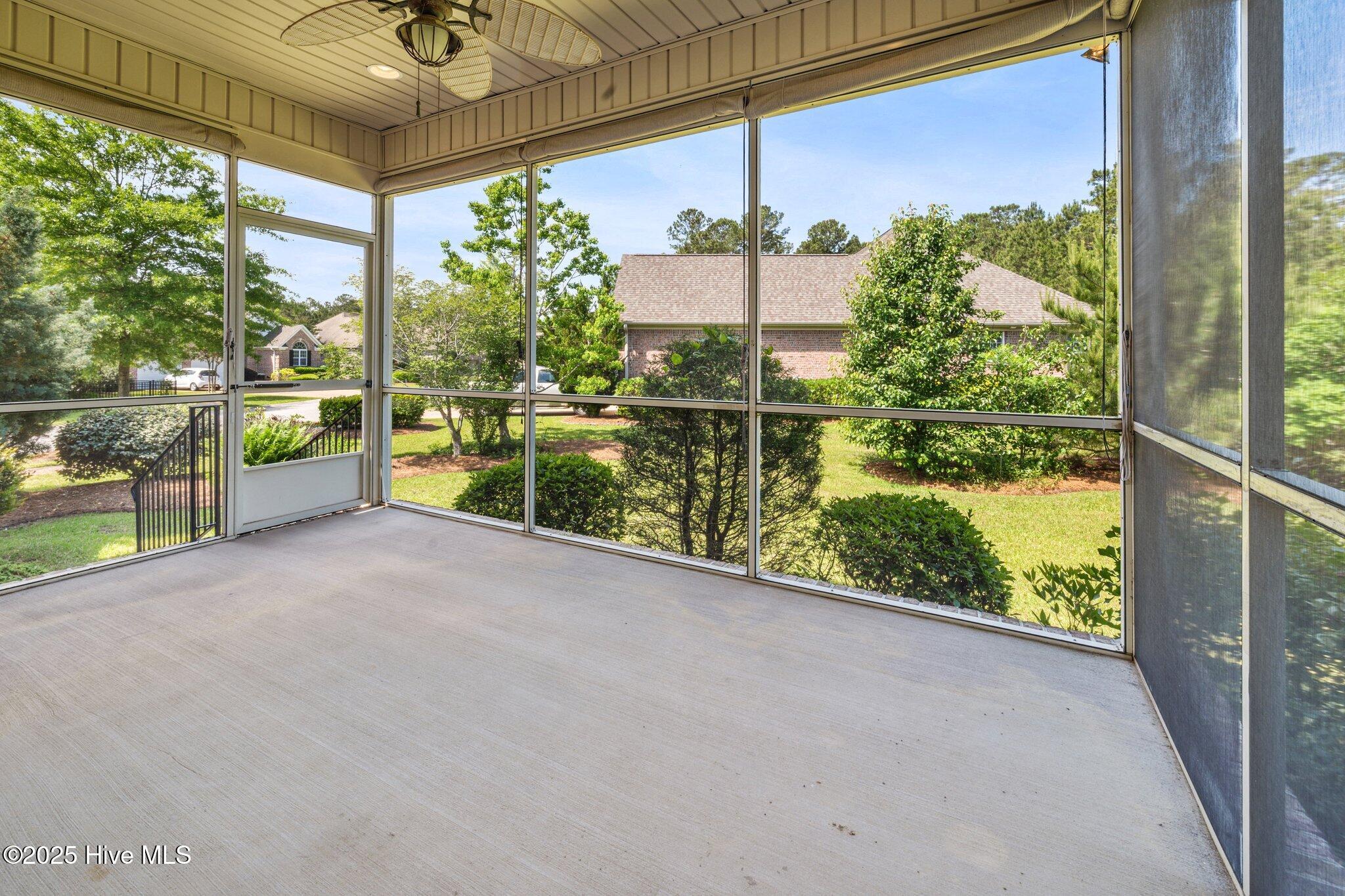 304 Island Cove Court Property Photo 33