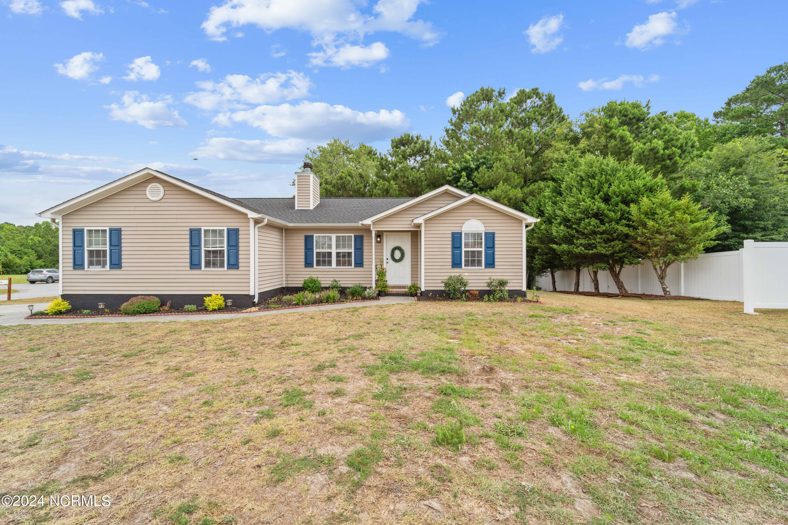 300 Gus Court Property Photo