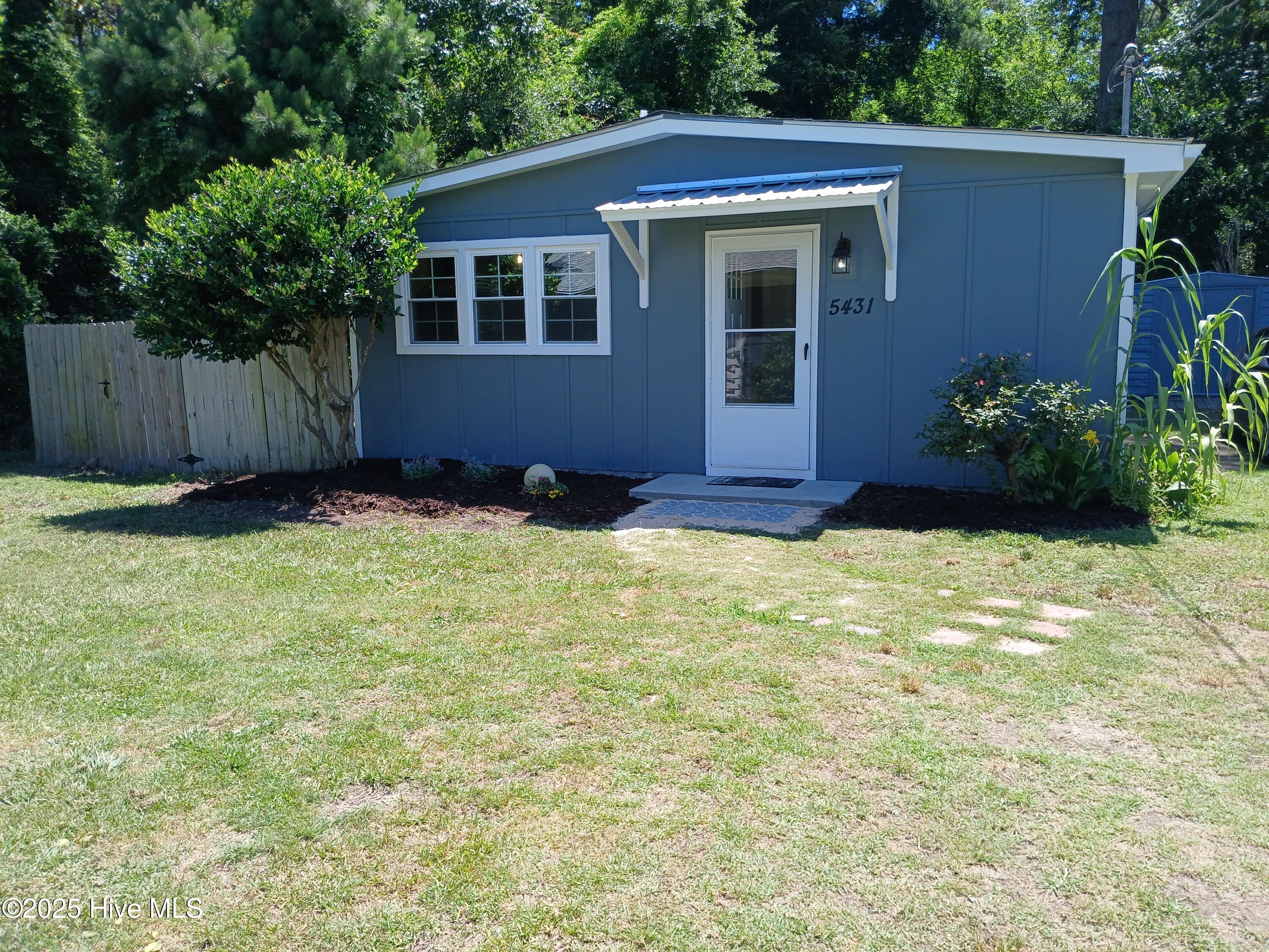 5501 Myrtle Grove Road B Property Photo
