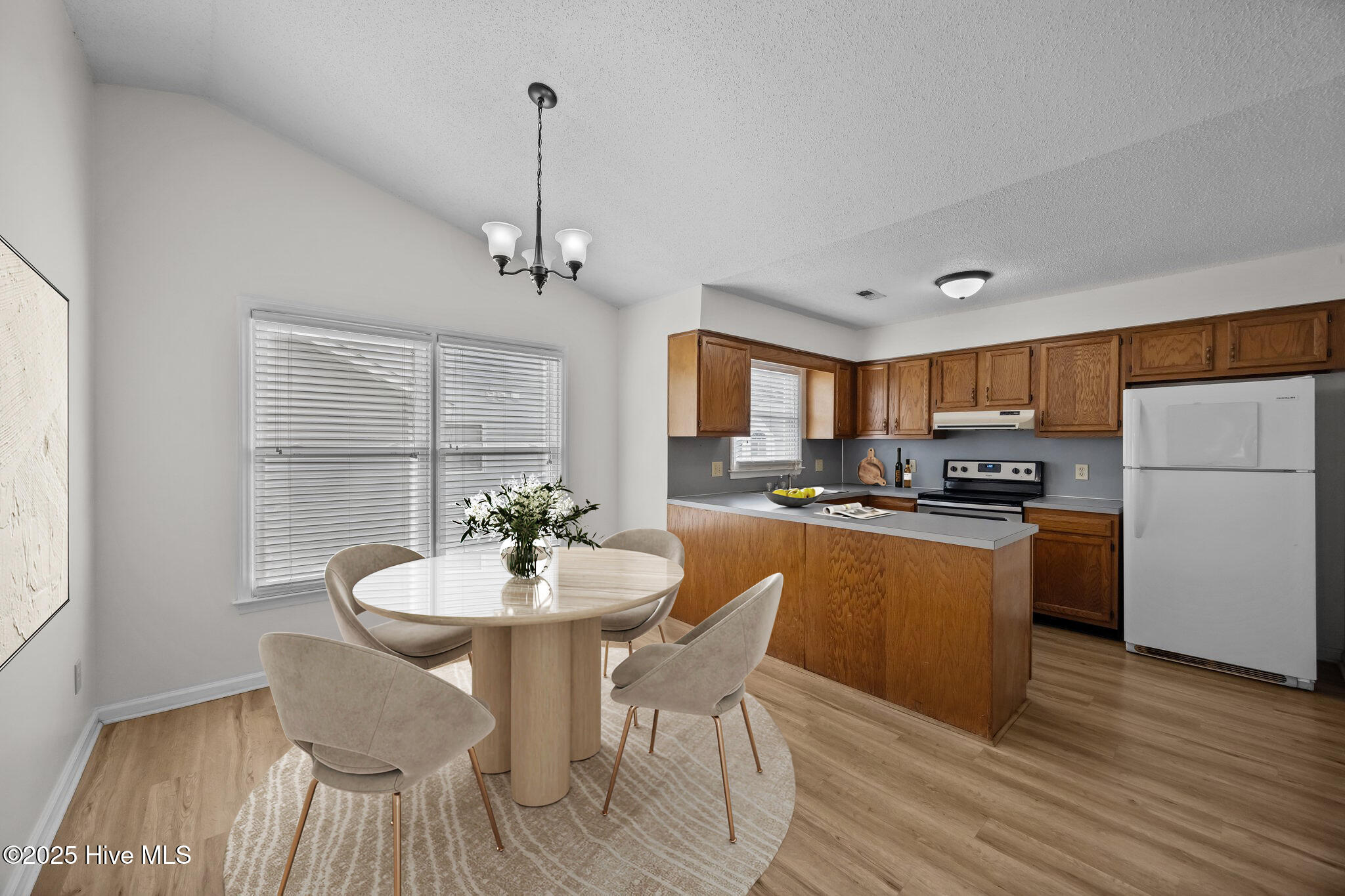 123 W Victoria Court F Property Photo 3