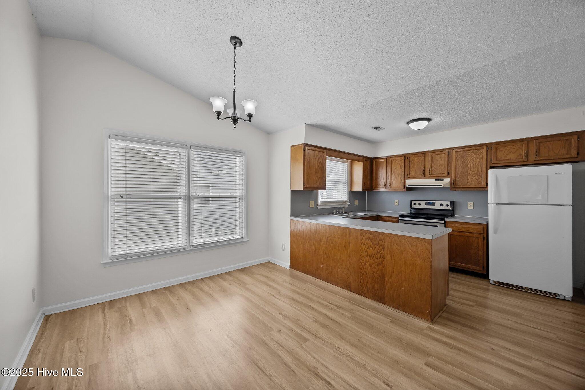 123 W Victoria Court F Property Photo 6