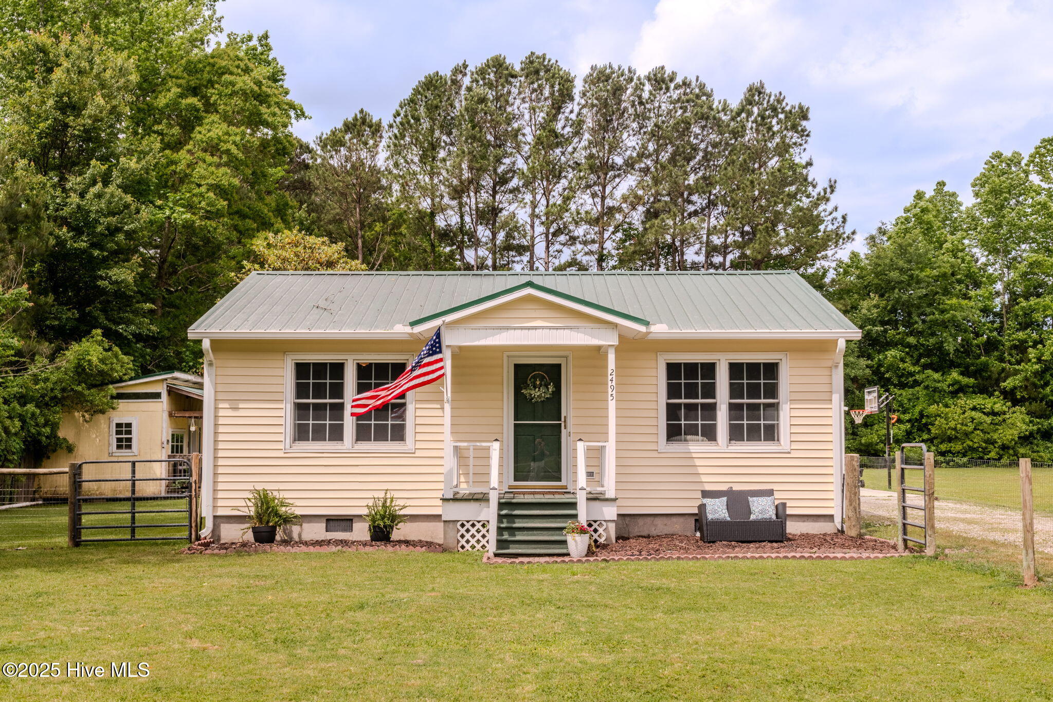 2495 Us Highway 117 Property Photo 1
