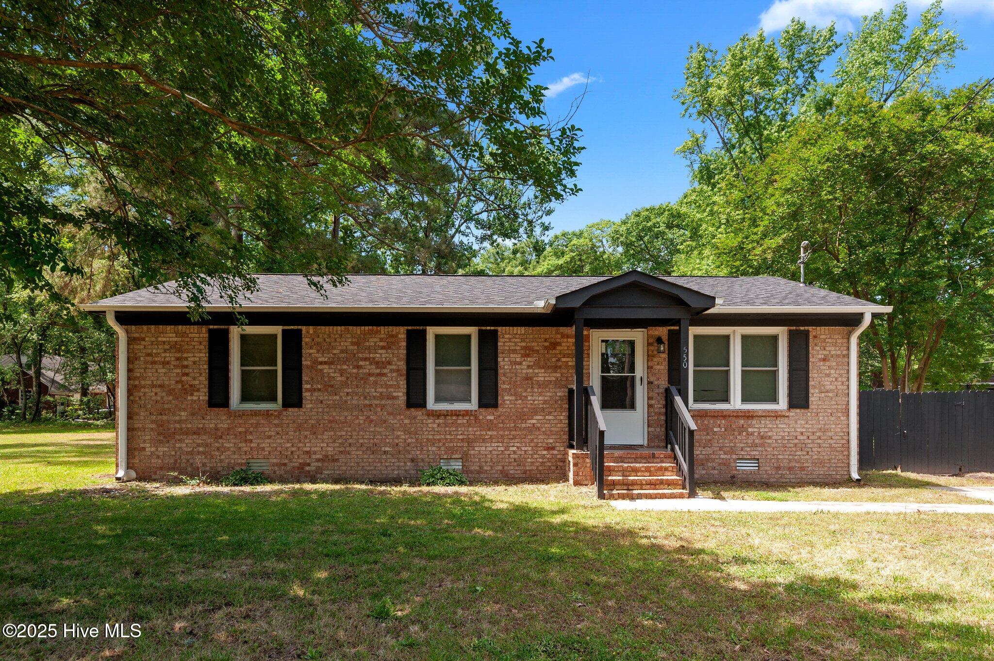 550 St David Street Property Photo