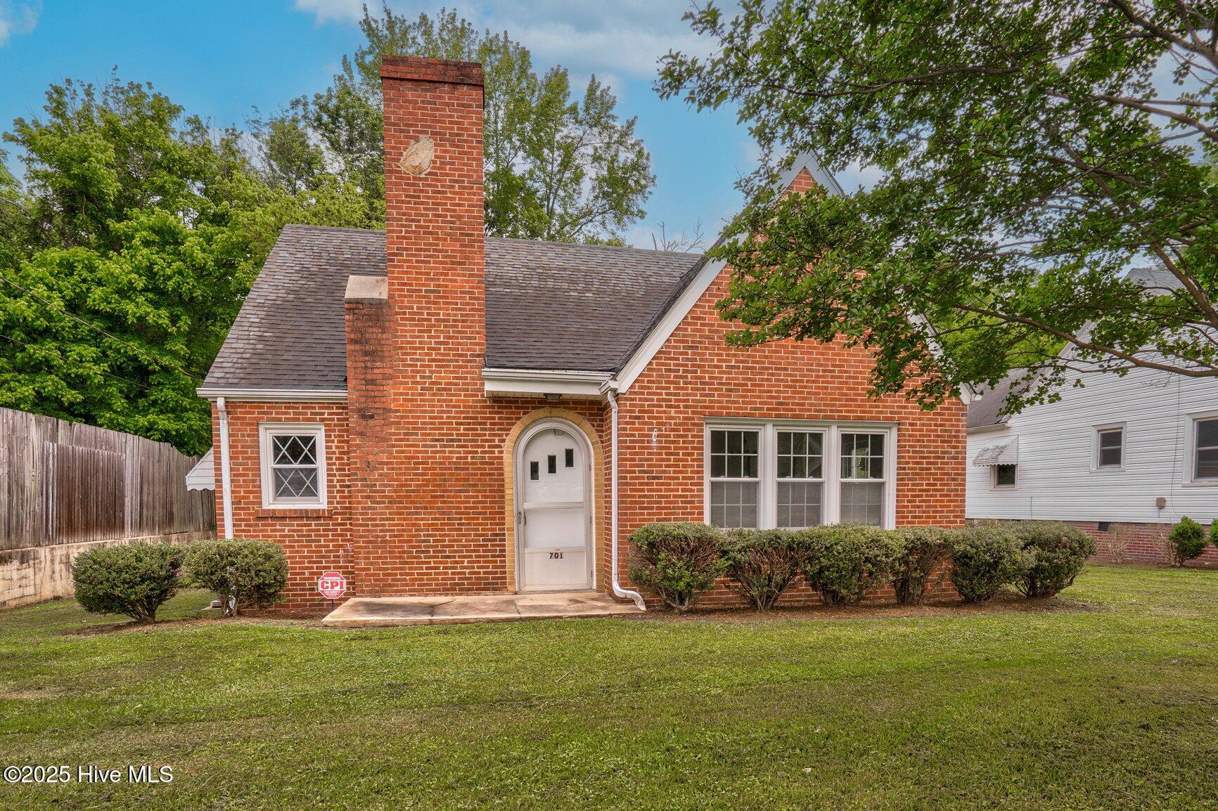 701 E Nash Street Property Photo 1