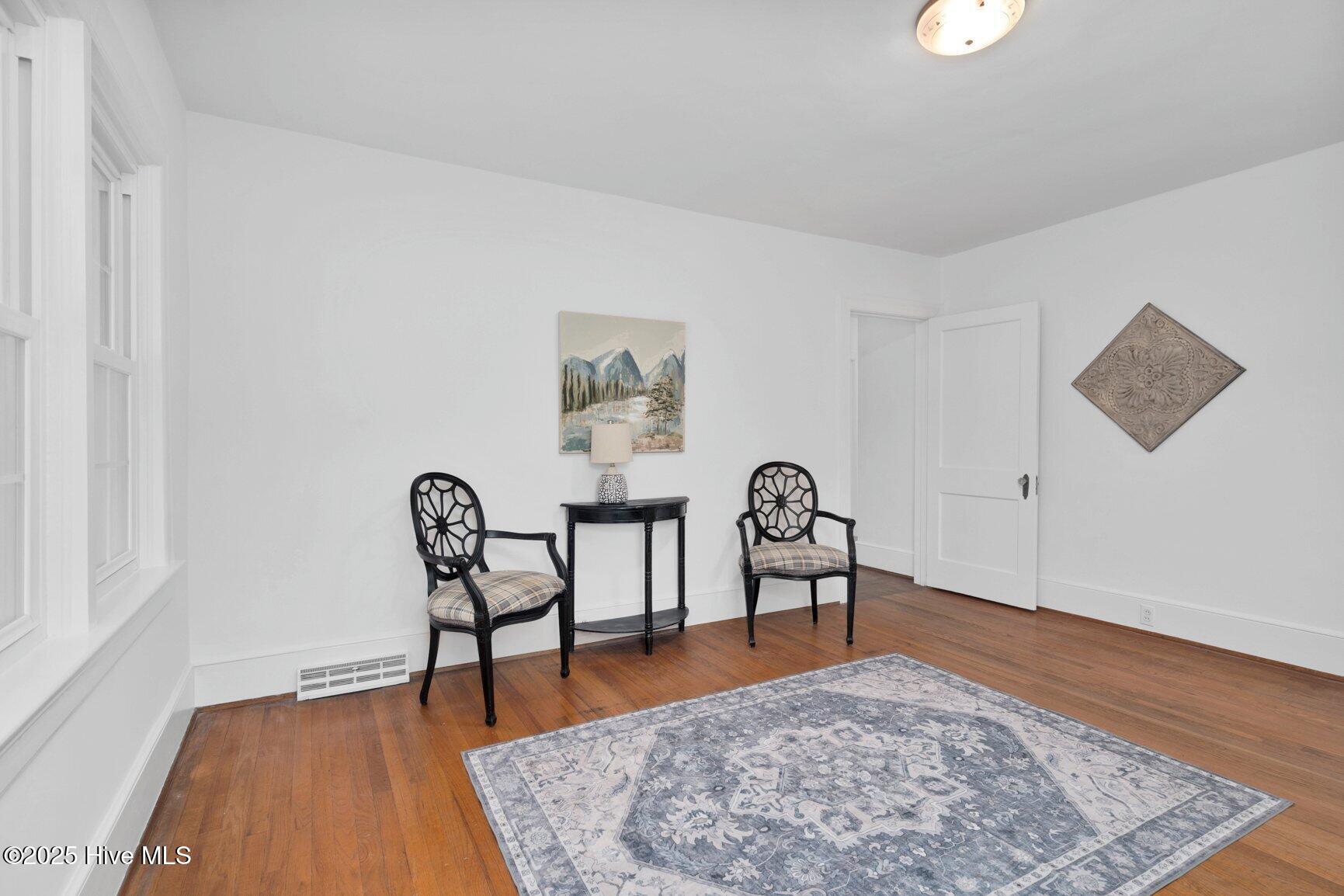 701 E Nash Street Property Photo 4