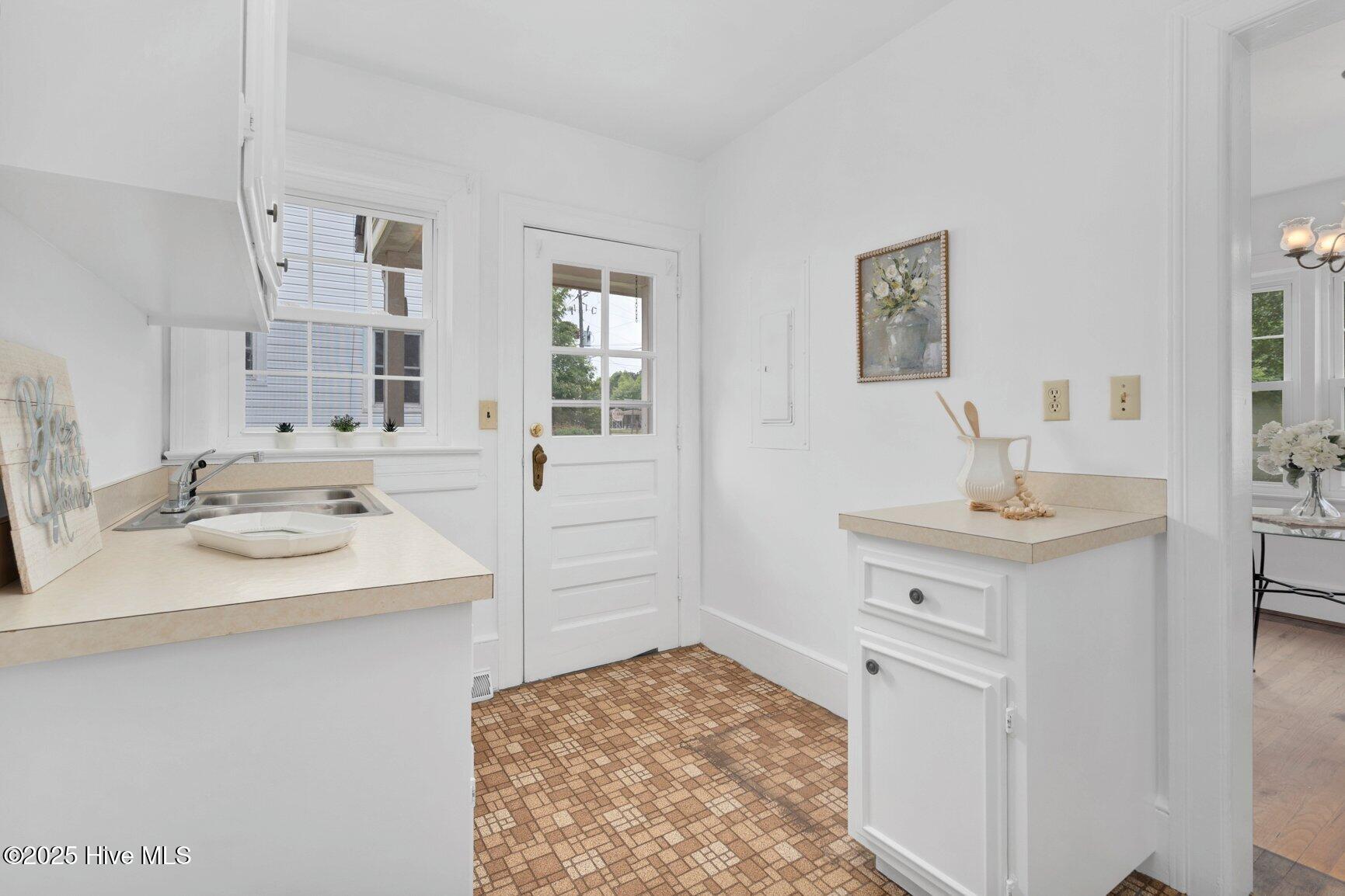 701 E Nash Street Property Photo 9