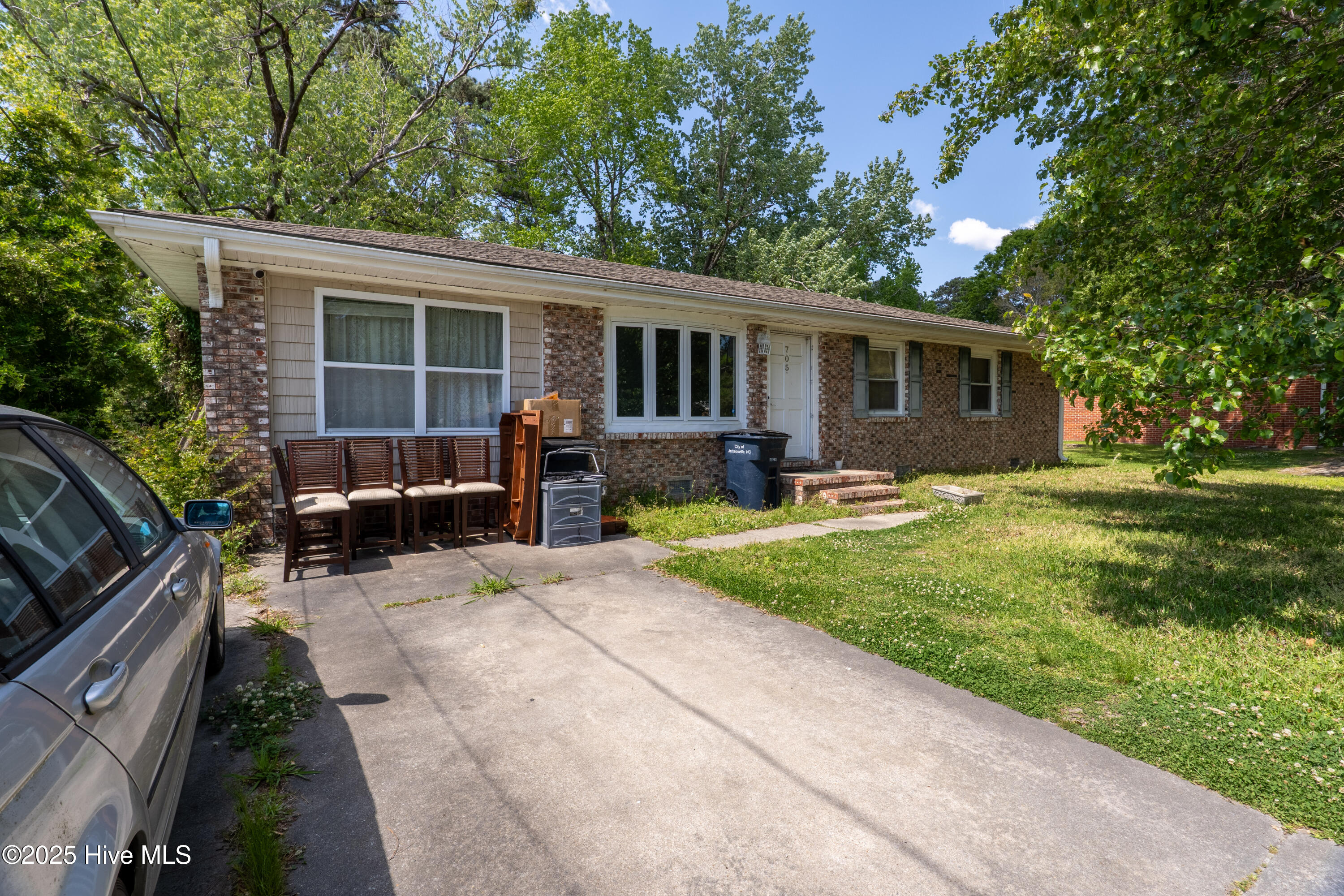 705 Dennis Road Property Photo