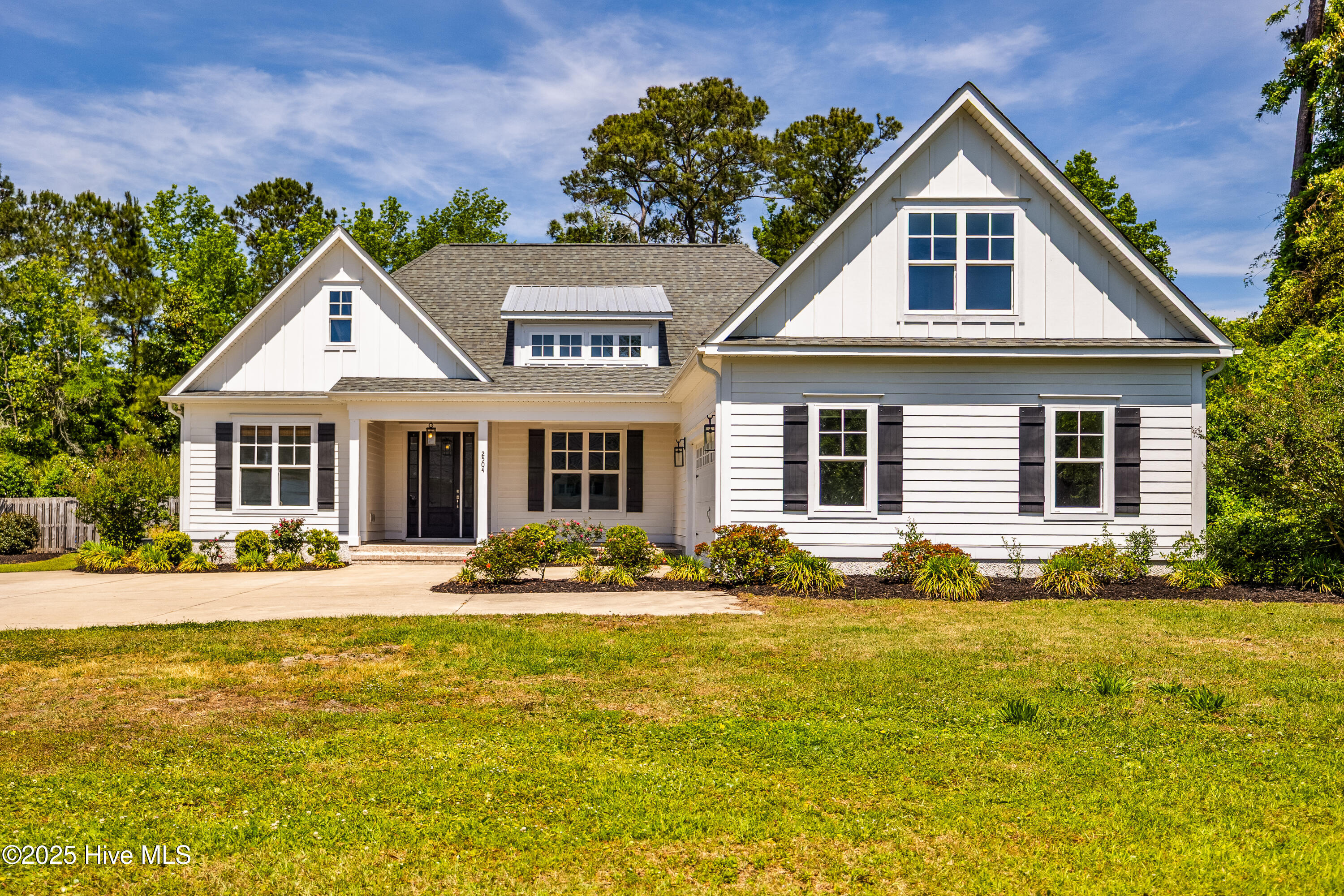 2504 Middle Sound Loop Road Property Photo
